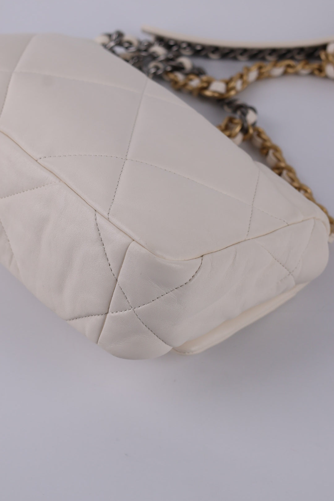 Chanel 19 in Pelle D’Agnello