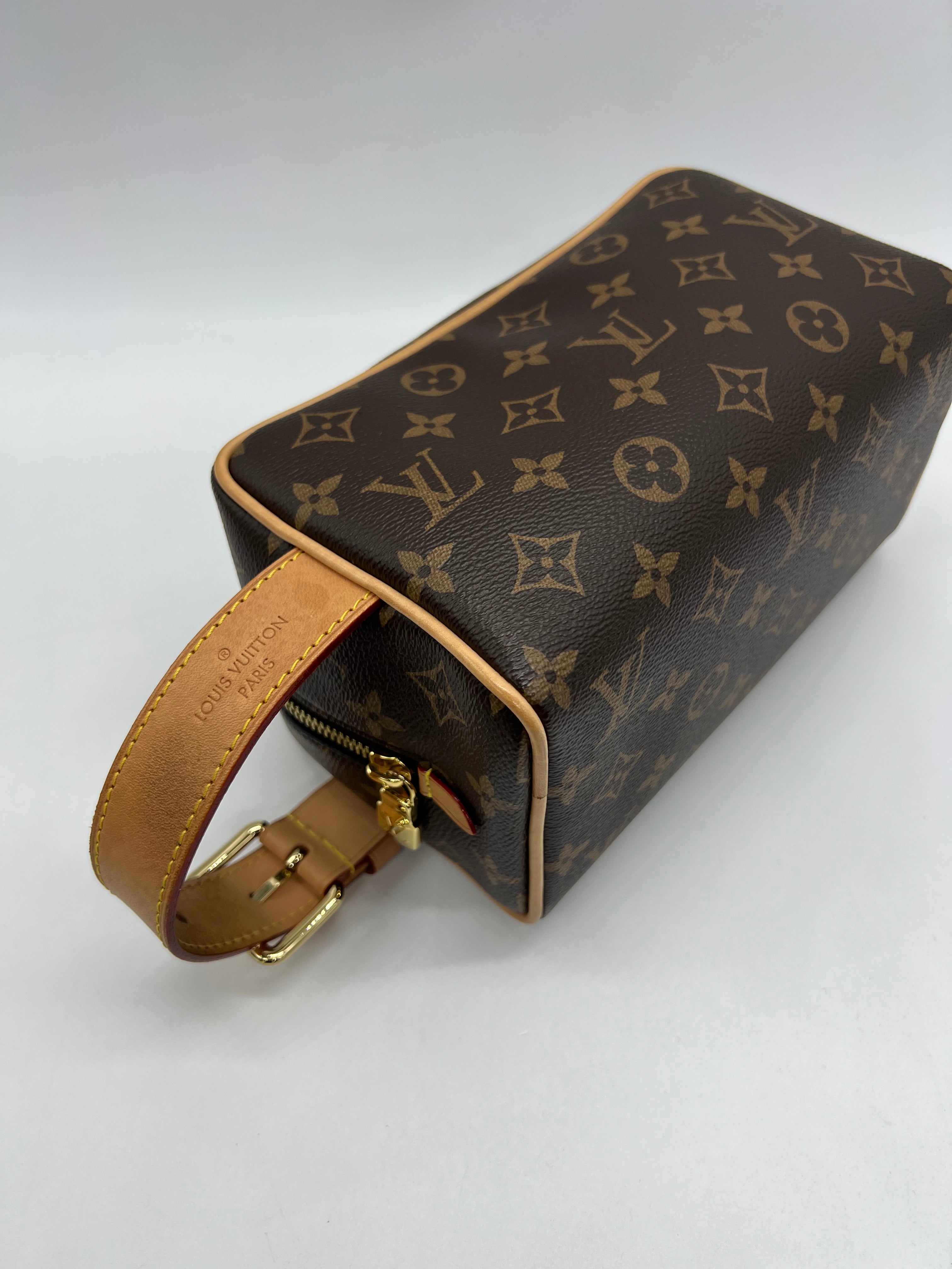 Louis Vuitton Trousse Toilette Locker Dopp Kit