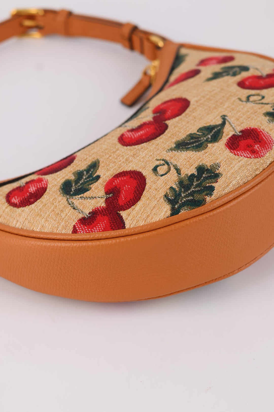 Valentino Hobo Bag con Ciliegie