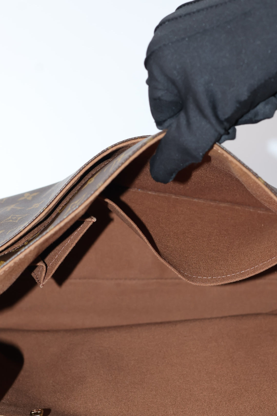 Louis Vuitton Abesses Messenger