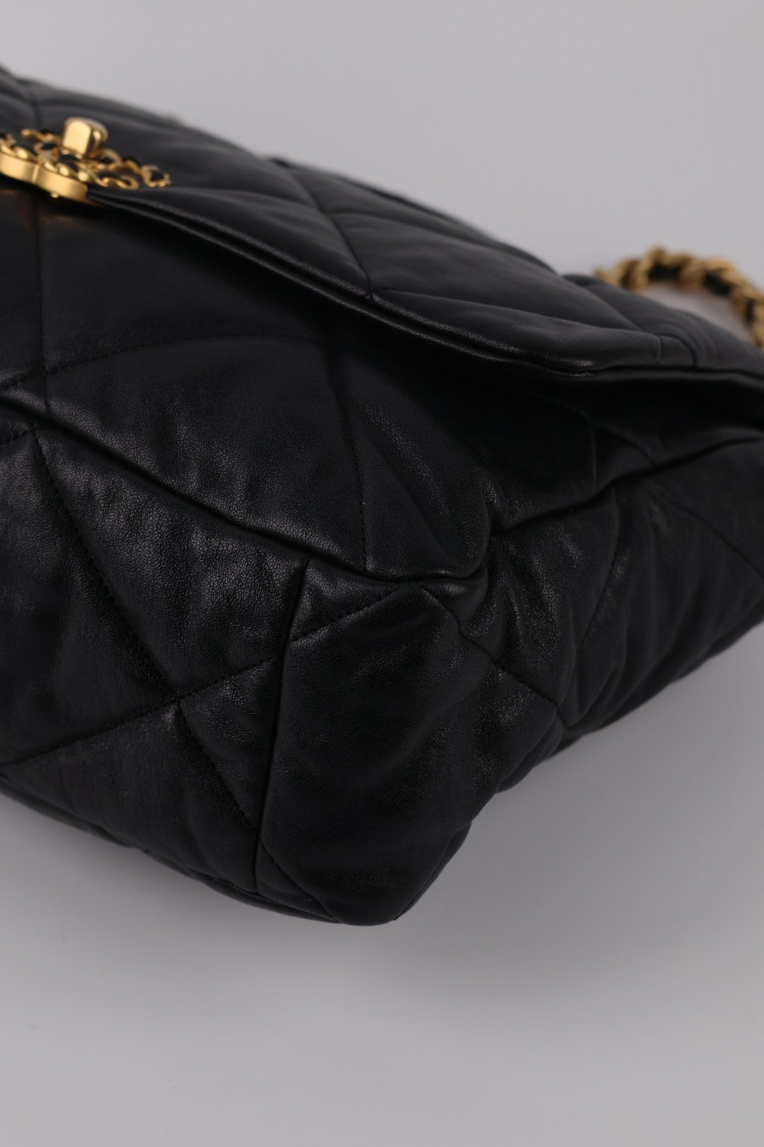 Chanel 19 Large in Pelle