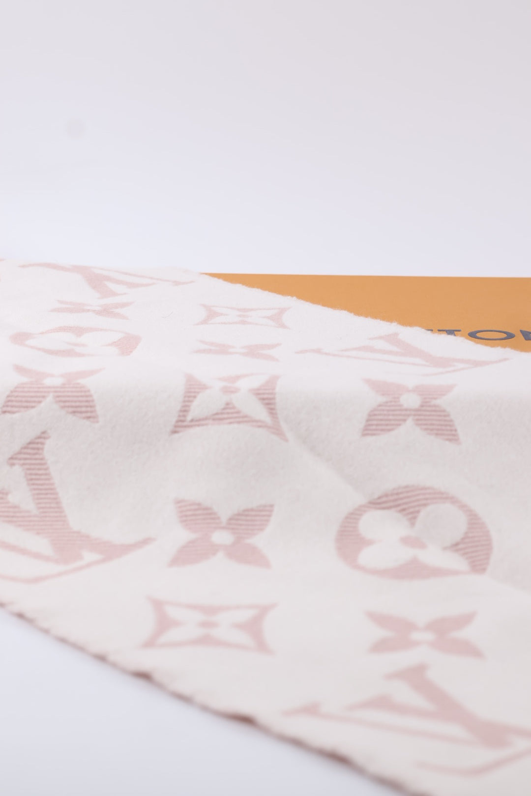 Louis Vuitton Sciarpa Essential Monogram