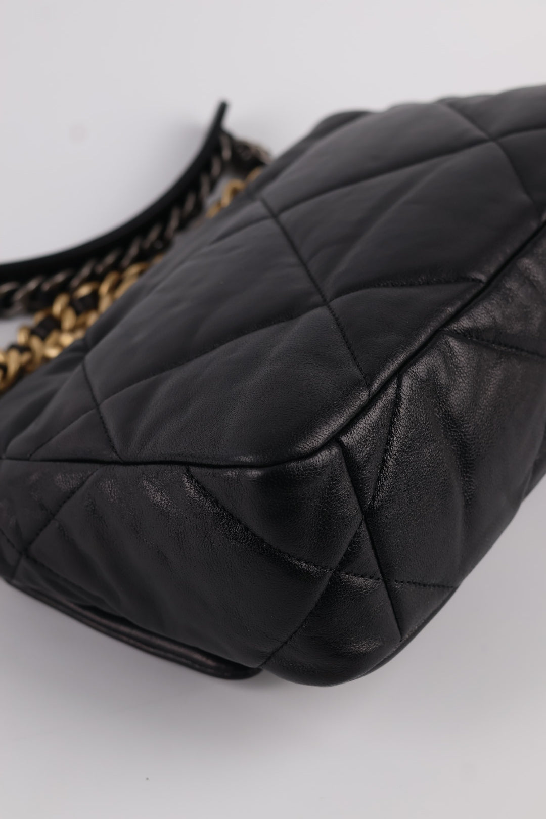 Chanel 19 in Pelle