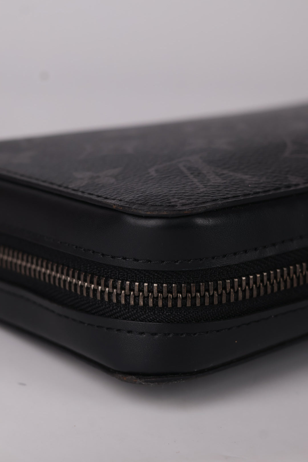 Louis Vuitton Pochette Zippy Monogram Eclipse