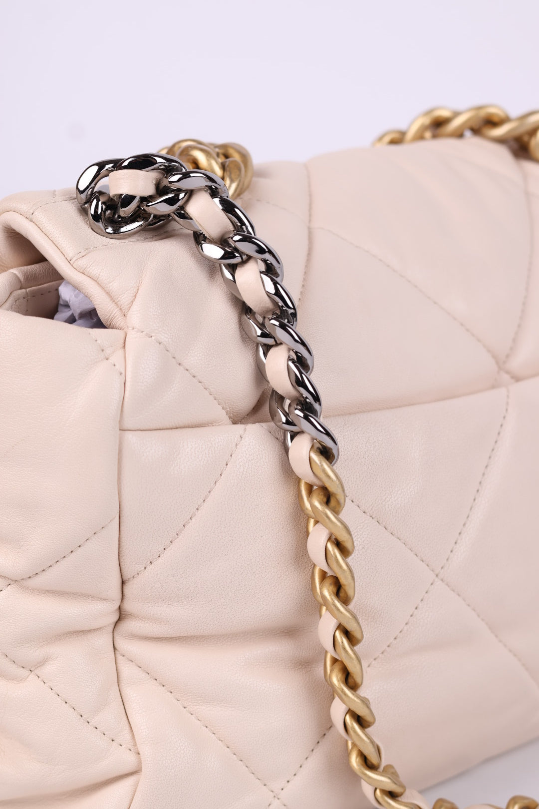 Chanel 19 Media in Pelle