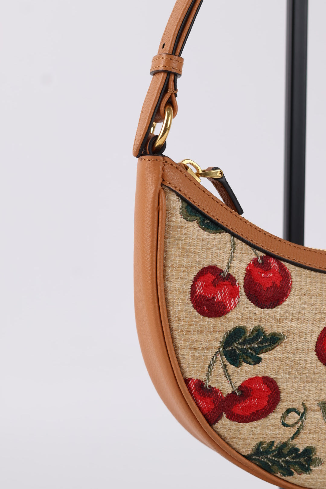 Valentino Hobo Bag con Ciliegie