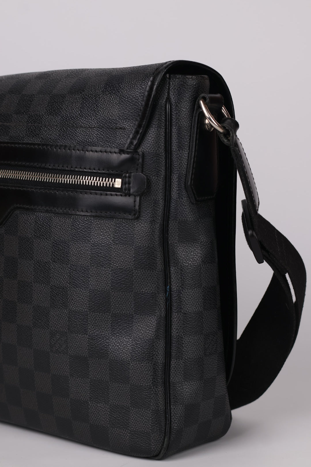 Louis Vuitton Abesses Messenger Damier Graphite