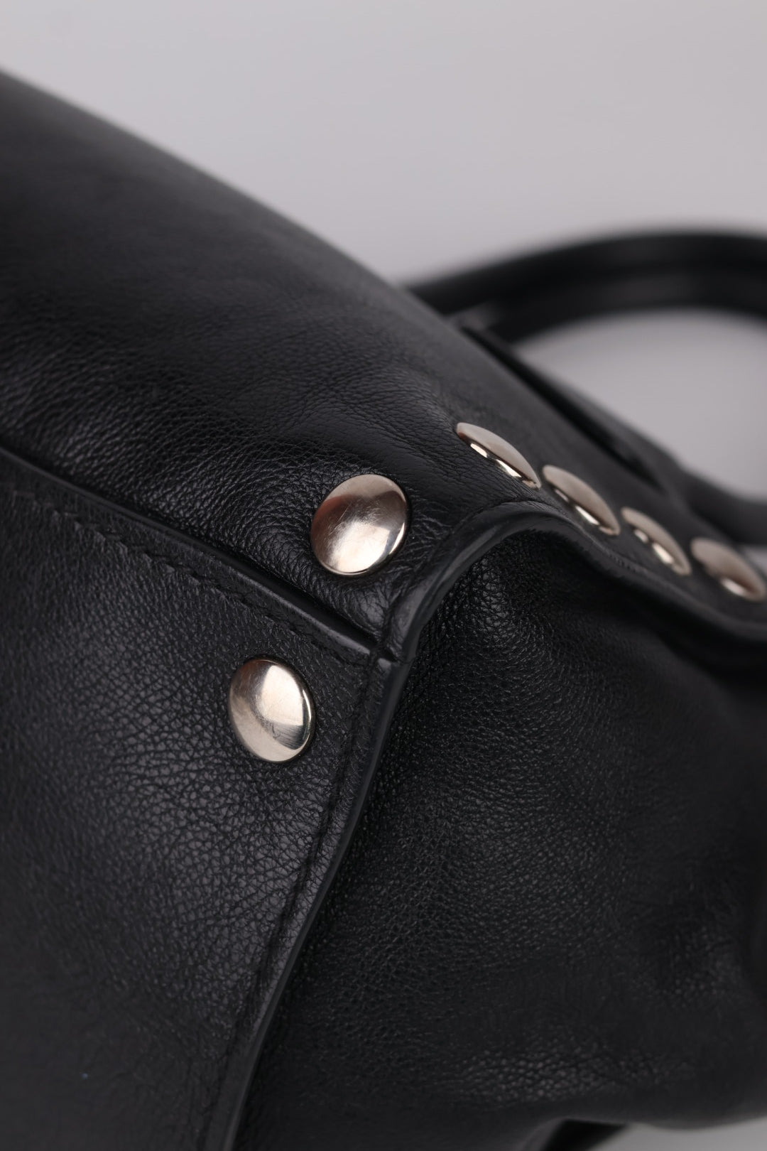 Prada Tote in Pelle Borchie