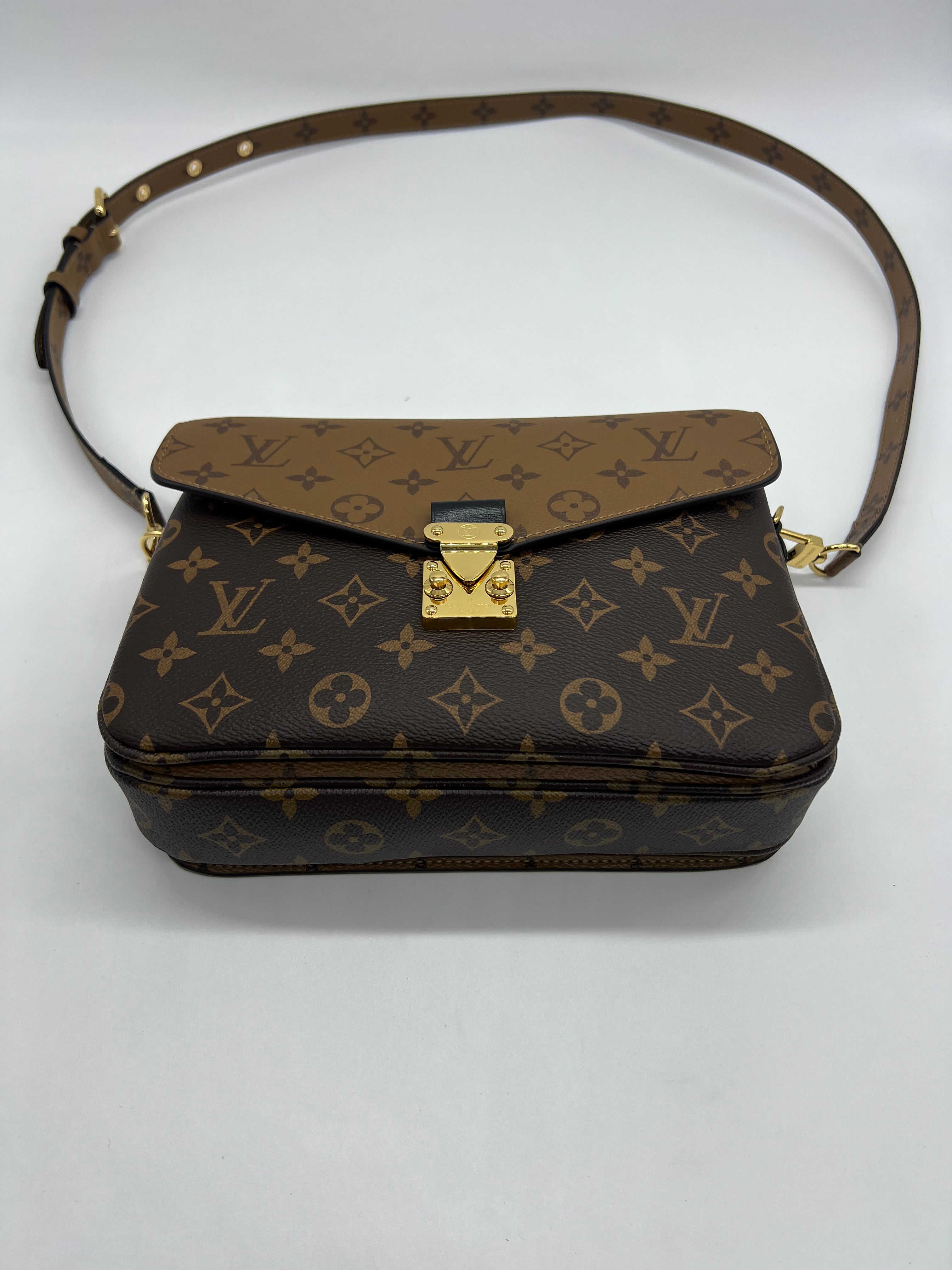 Louis Vuitton Métis Reverse