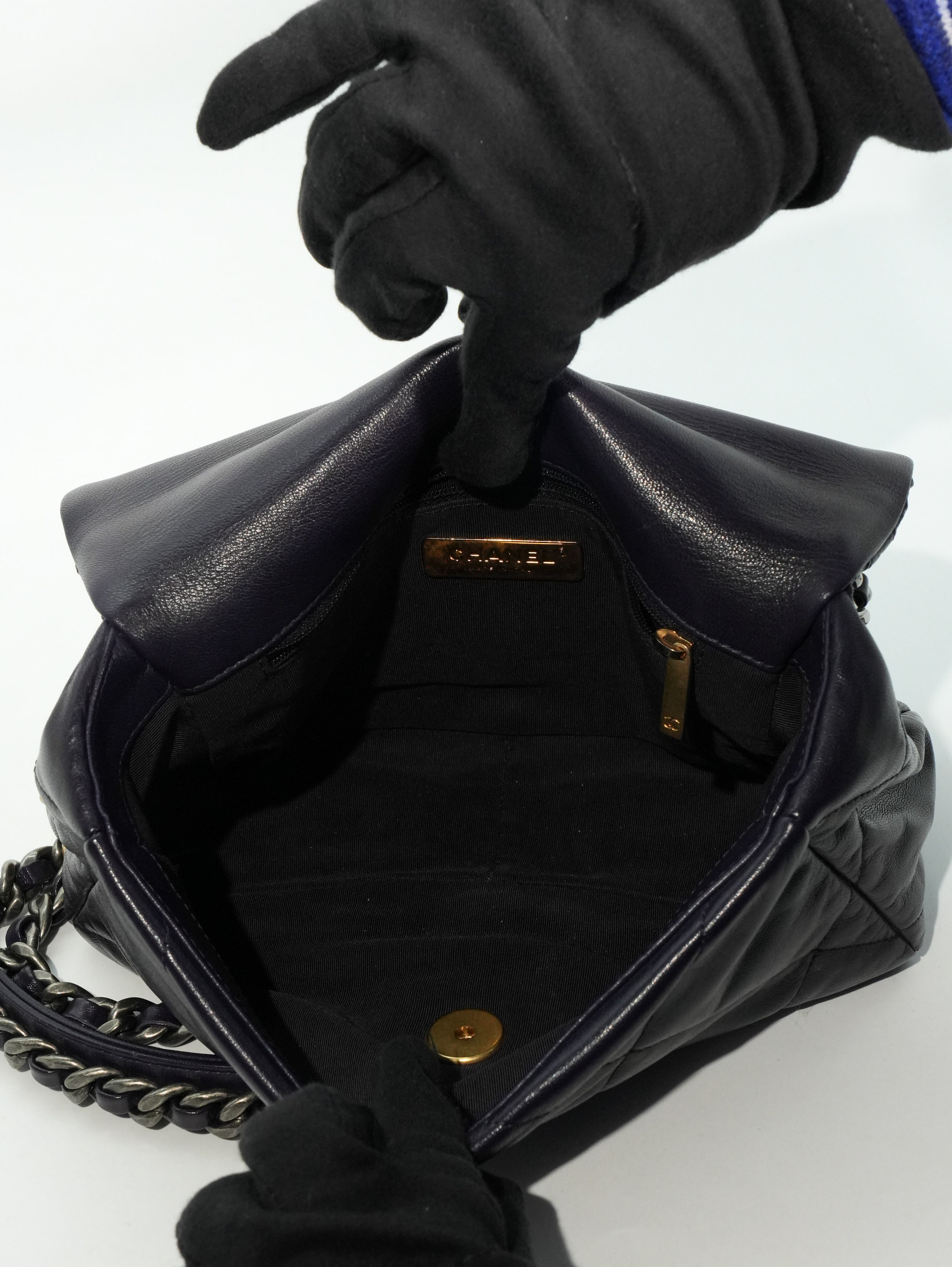 Chanel 19 Media in Pelle