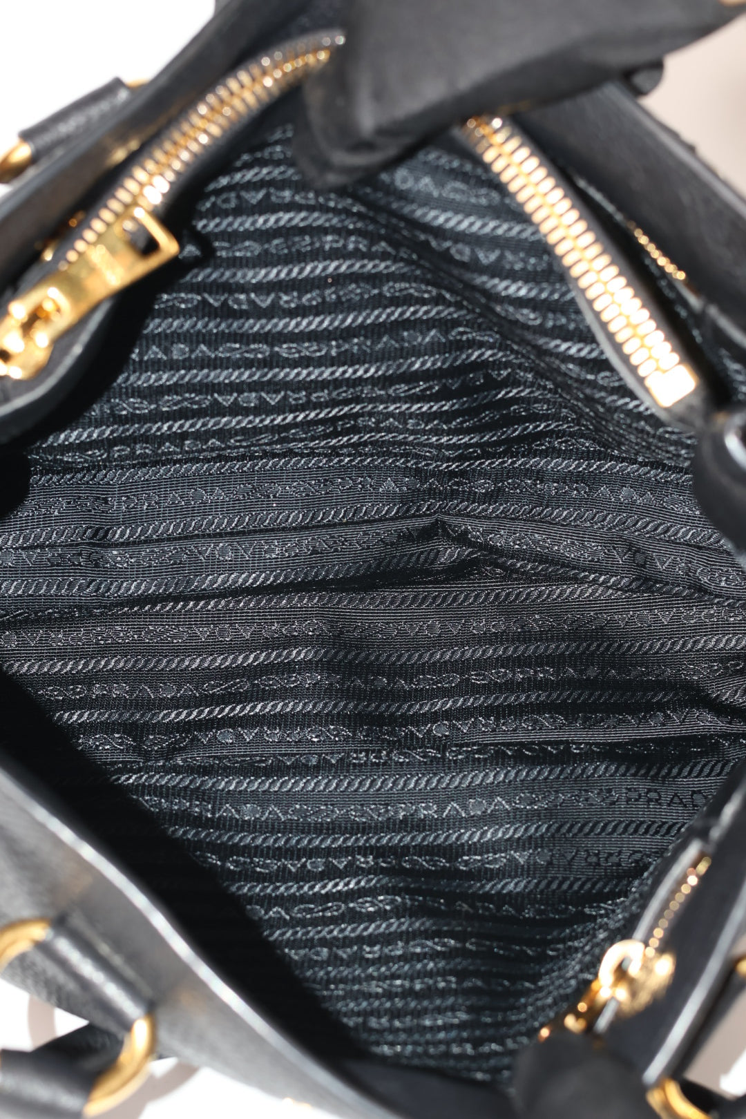 Prada Tote in Pelle Martellata