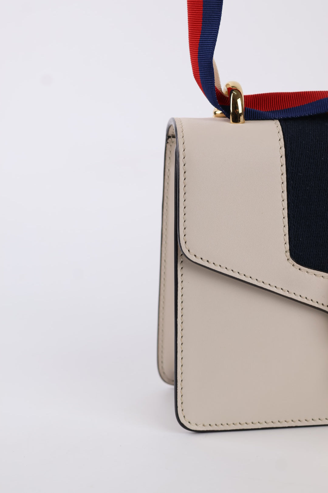 Gucci Sylvie Mini in Pelle