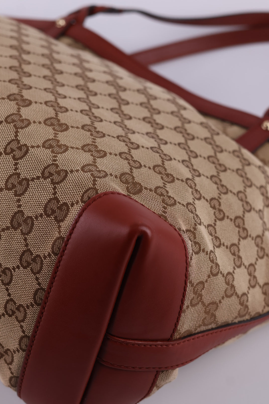 Gucci Tote GG Wave