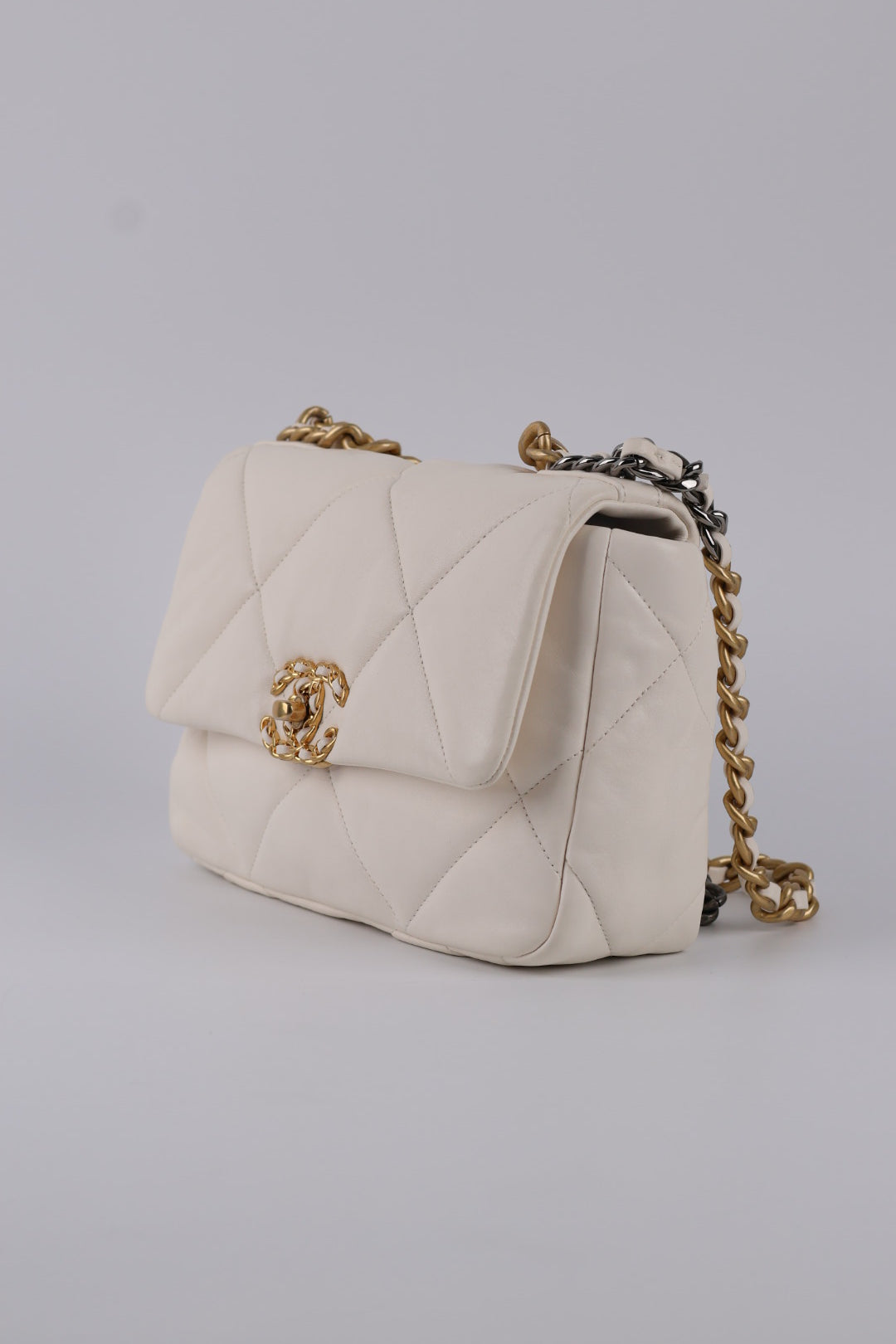 Chanel 19 in Pelle D’Agnello