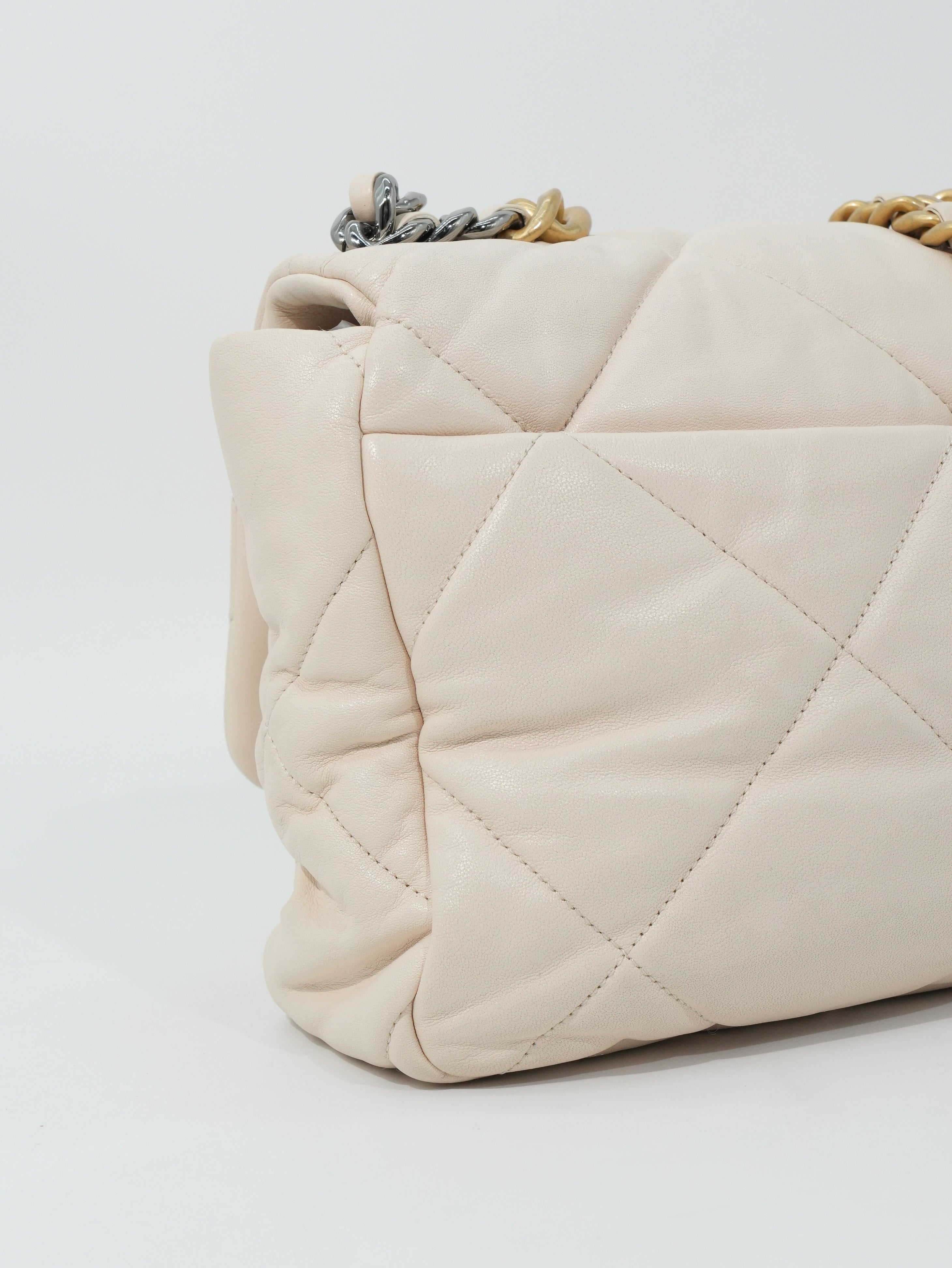 Chanel 19 Large in Pelle d’Agnello