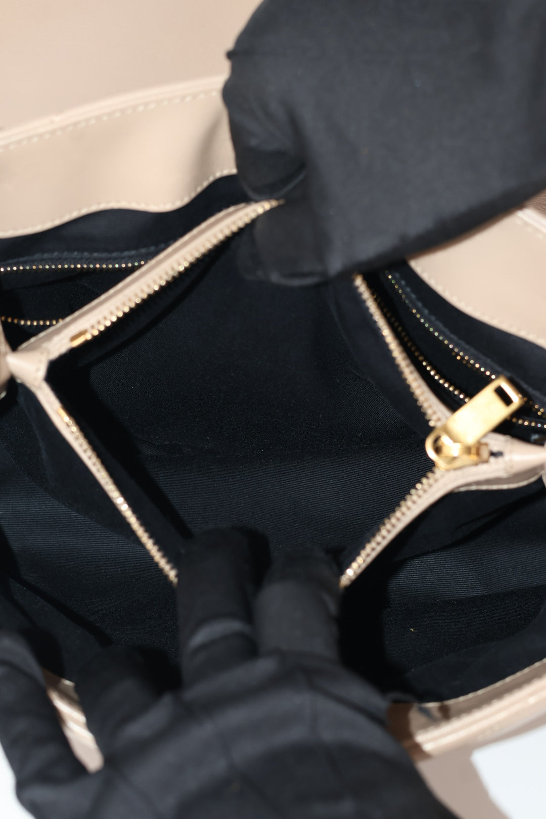 Saint Laurent Lou Lou Media