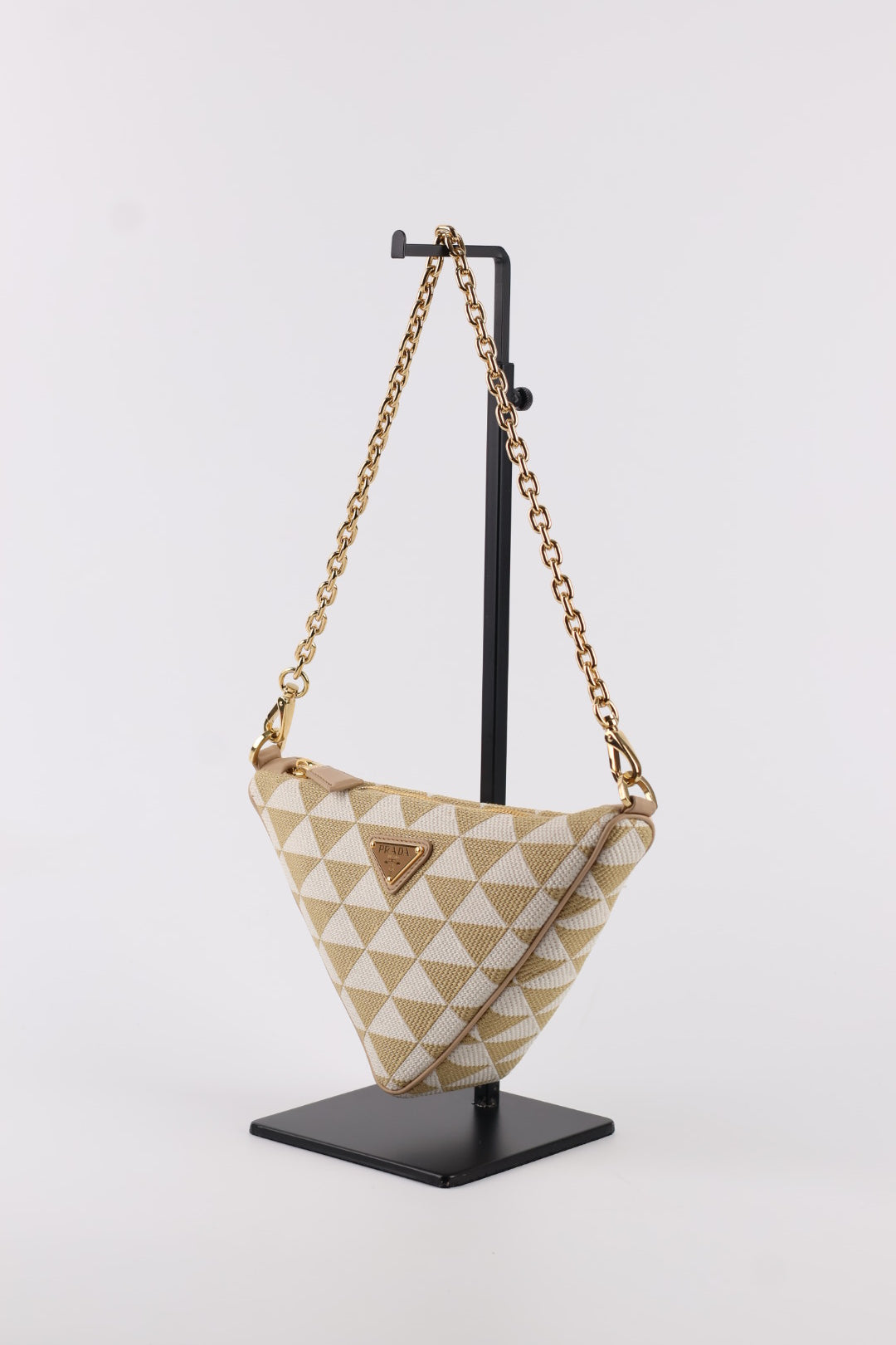 Prada Traingle Symbole