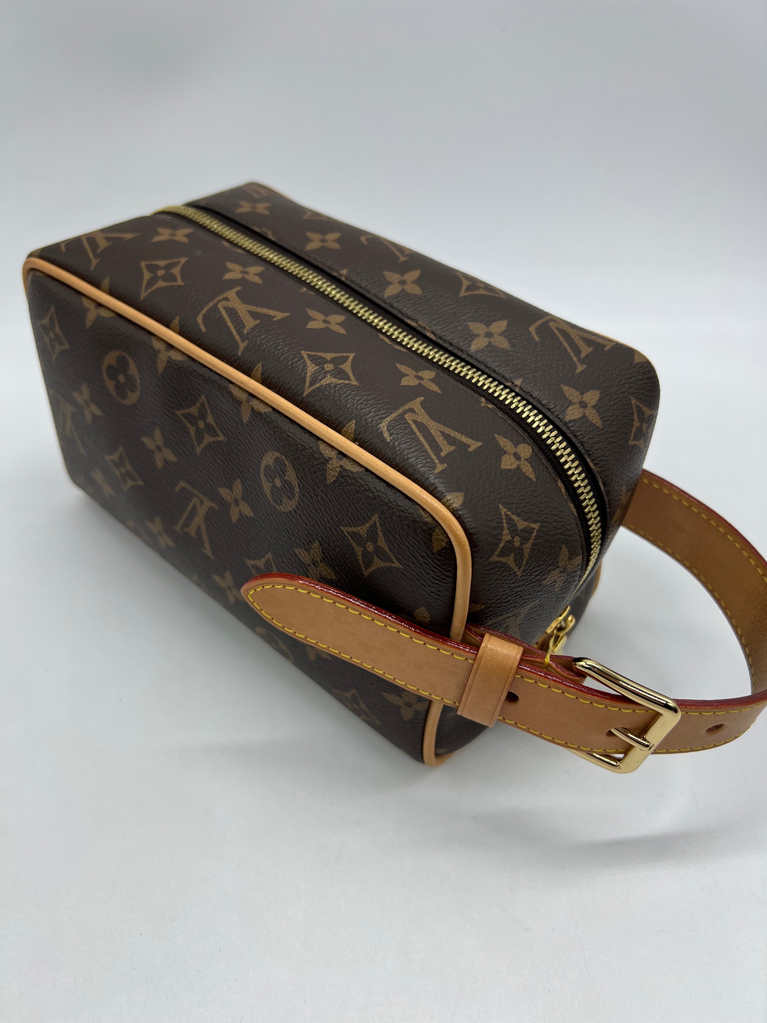 Louis Vuitton Trousse Toilette Locker Dopp Kit