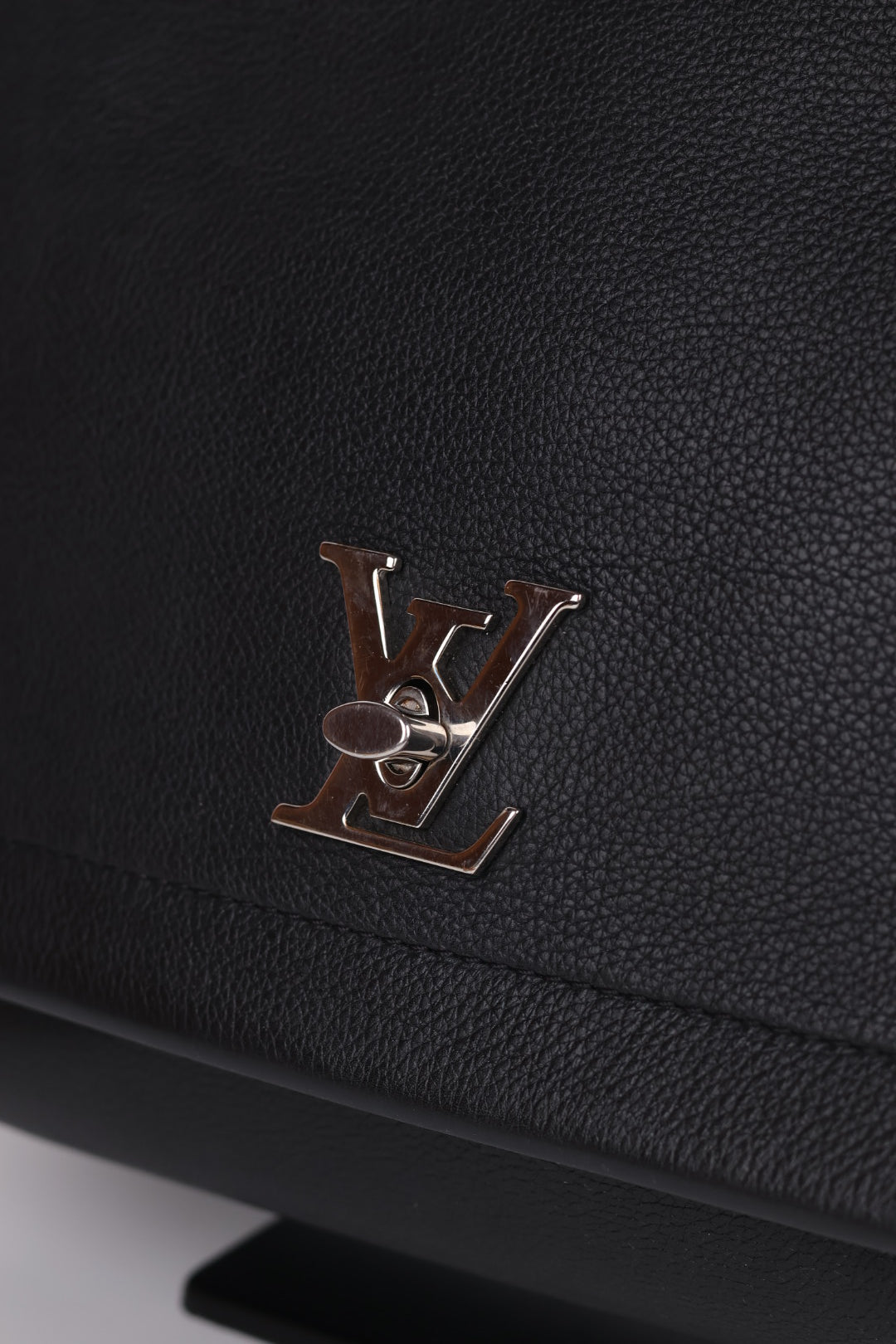 Louis Vuitton Lockme Handle in Pelle