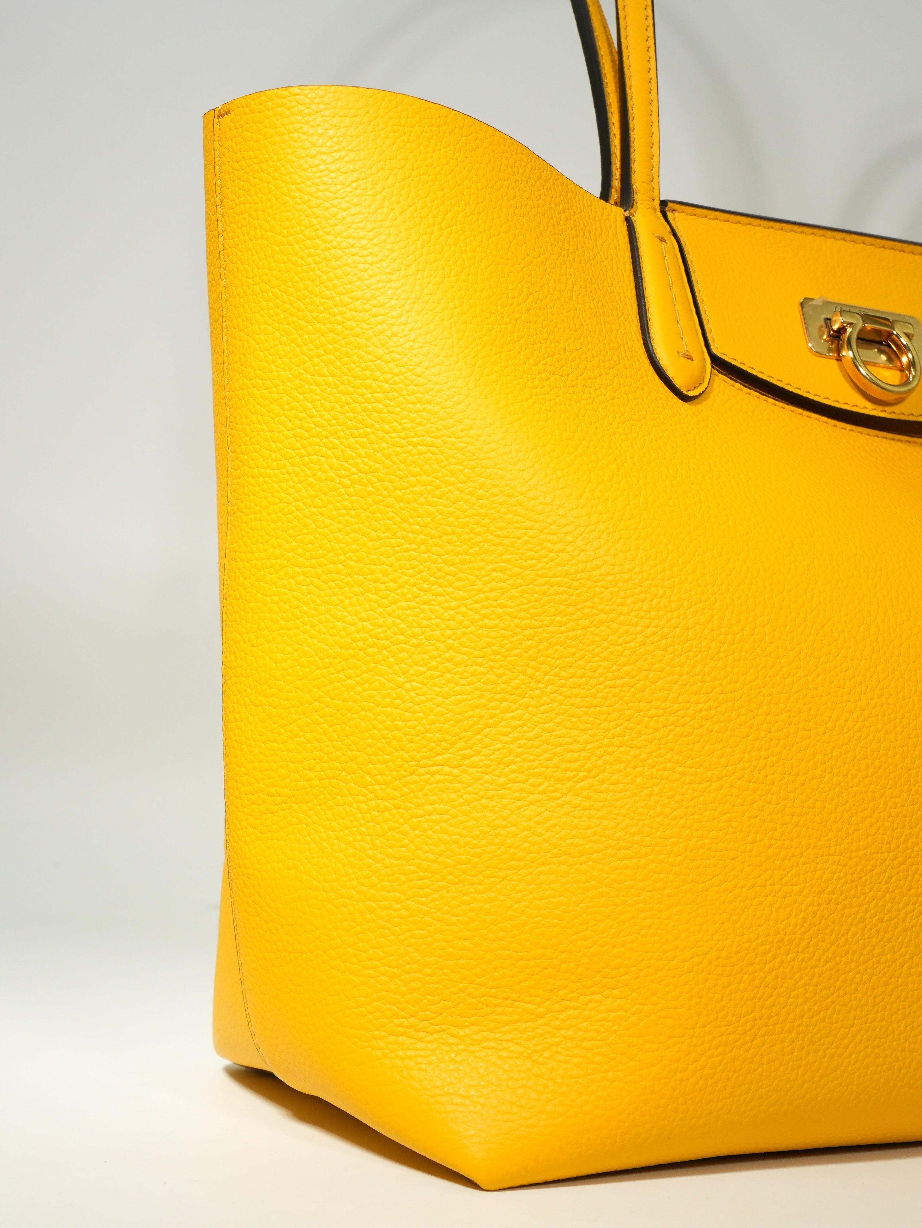 Ferragamo Gancini Tote in Pelle