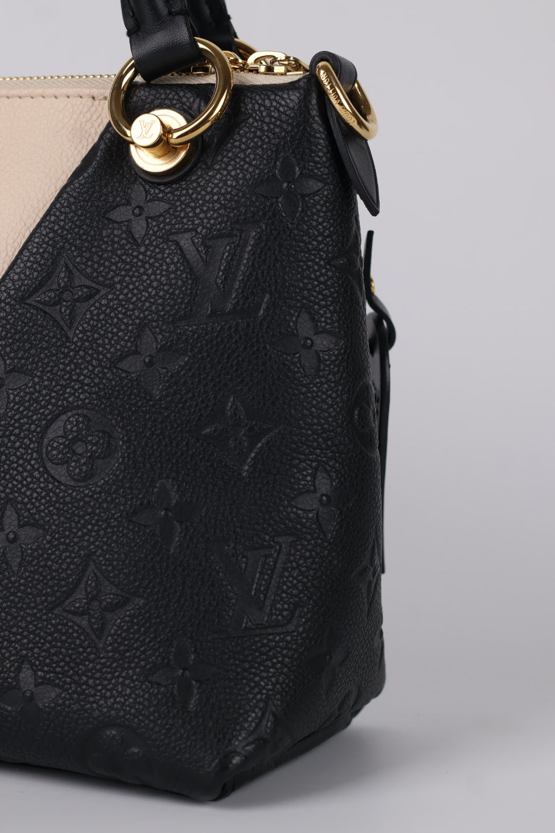 Louis Vuitton V Tote BB Empreinte