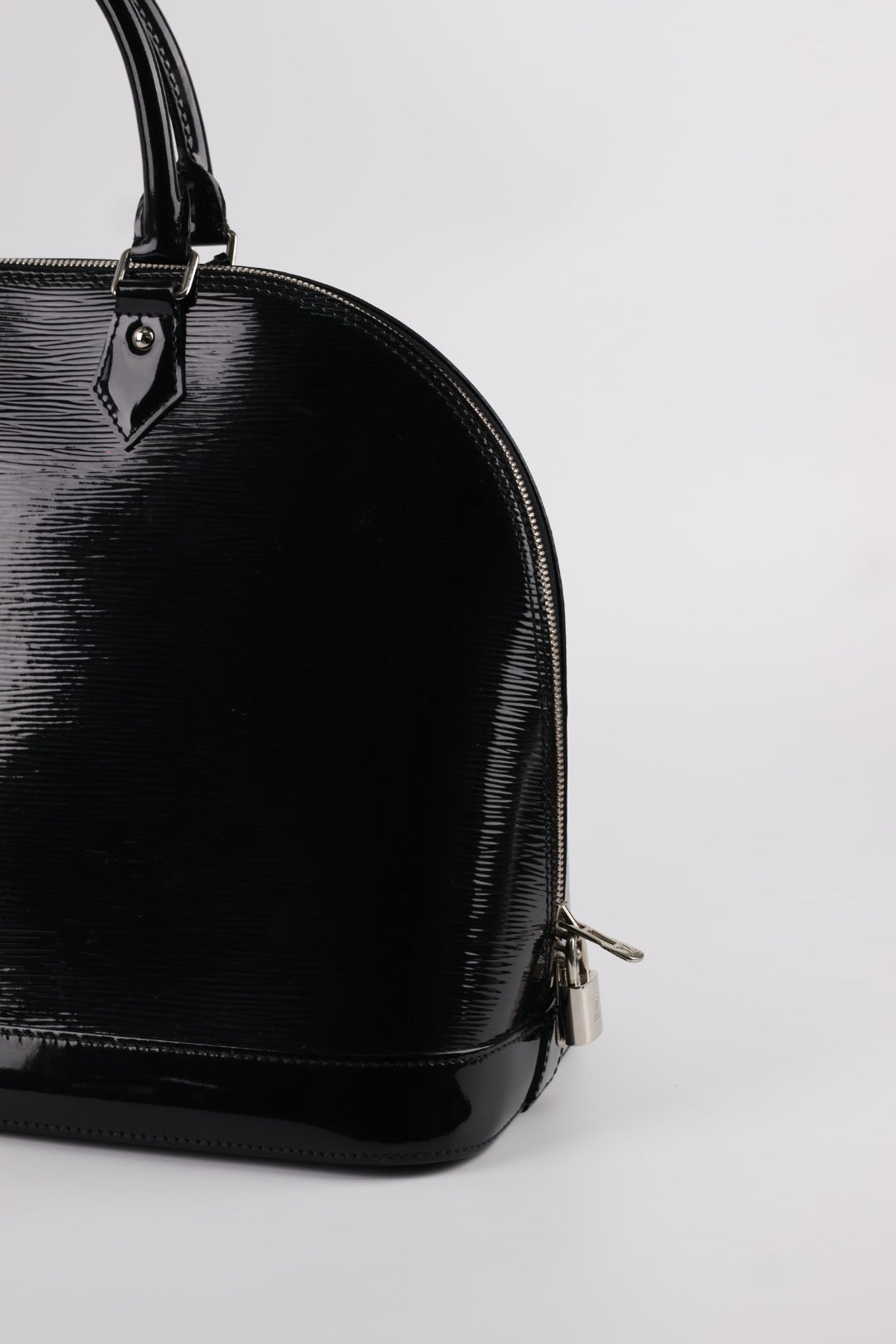 Louis Vuitton Alma MM Epi Vernis