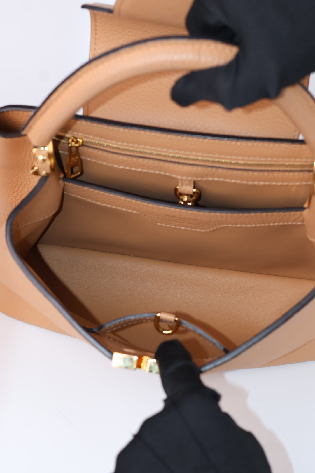 Louis Vuitton Capucines MM Arizona