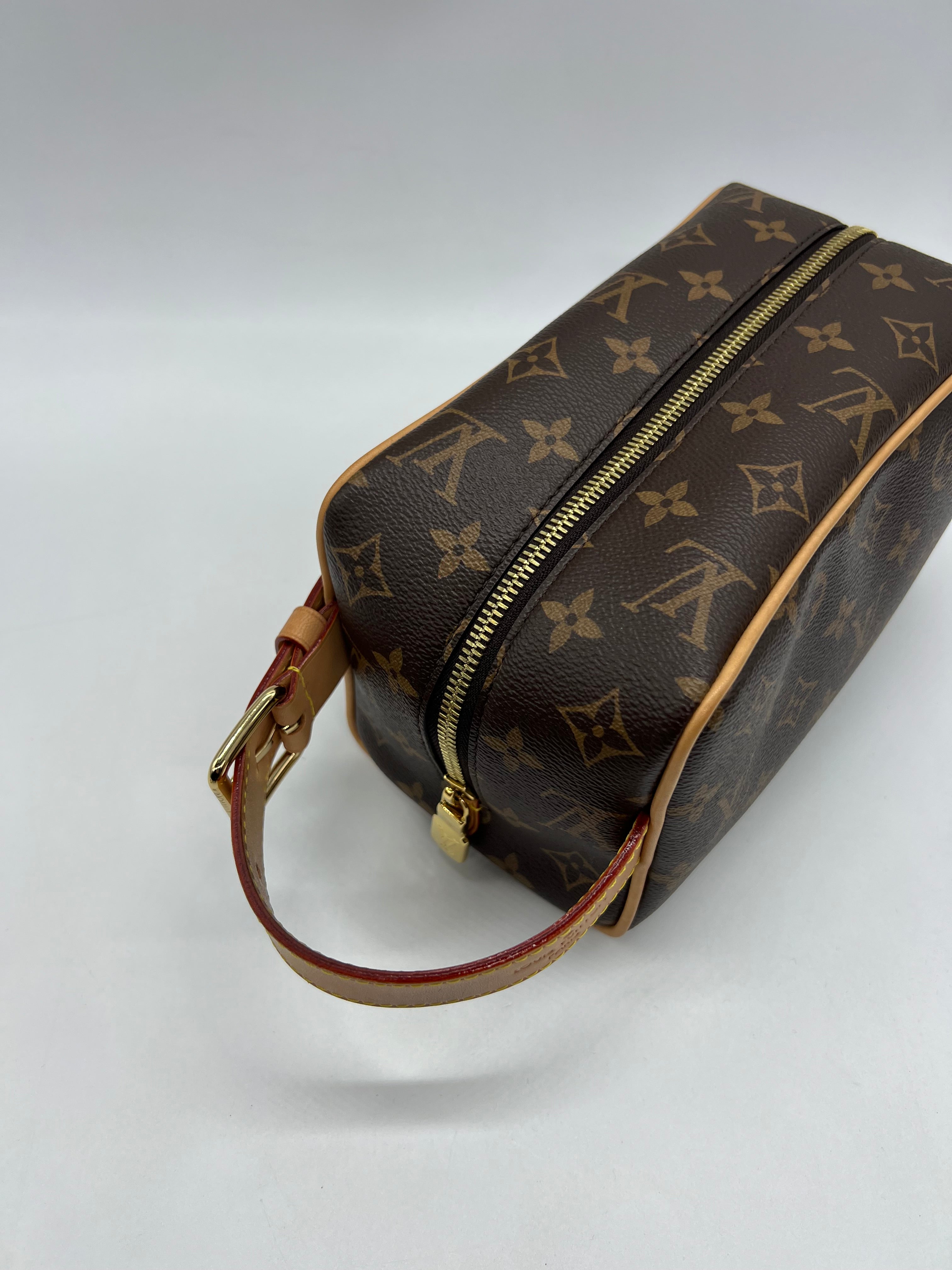 Louis Vuitton Trousse Toilette Locker Dopp Kit