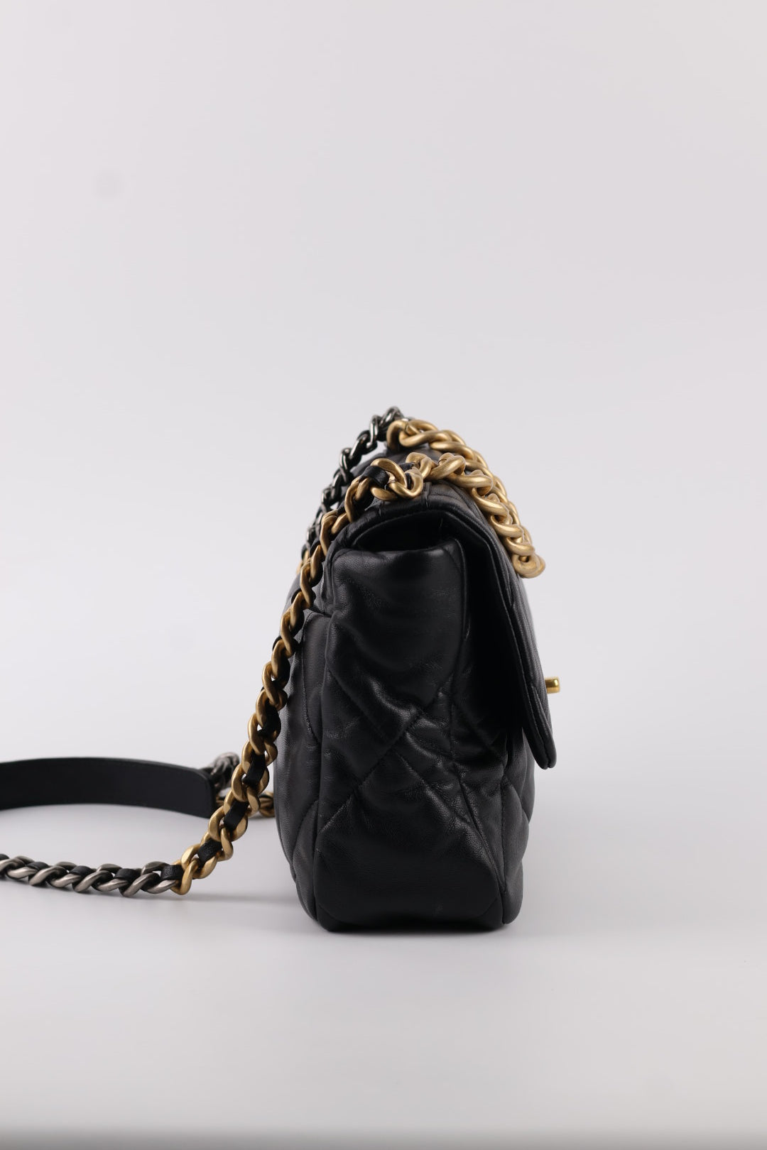 Chanel 19 Media in Pelle