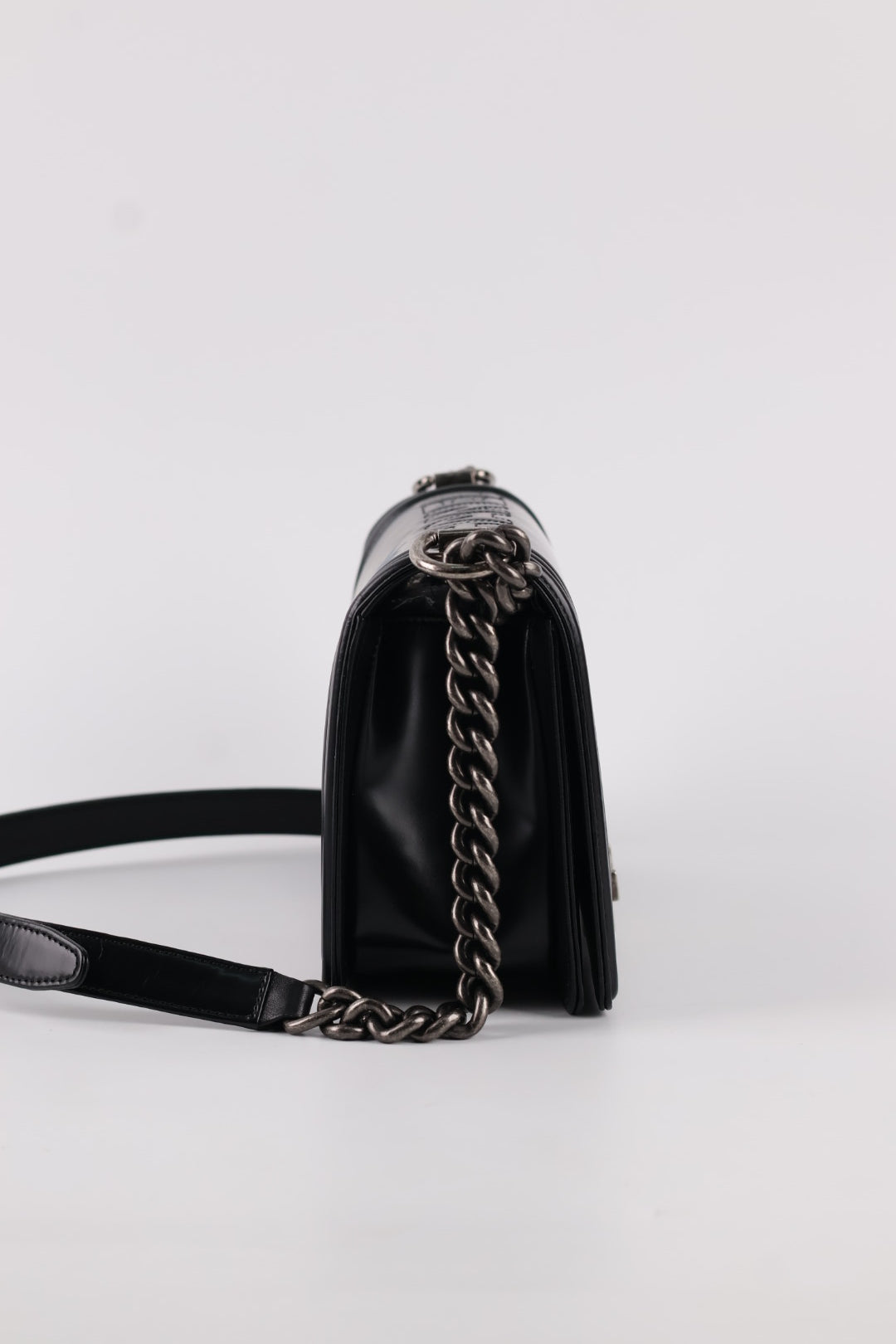 Chanel Boy Media in Pelle