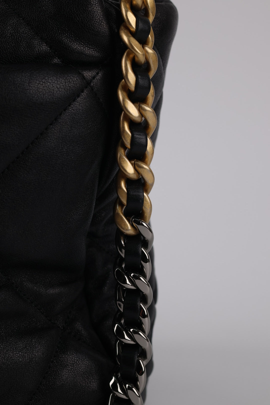 Chanel 19 Large in Pelle