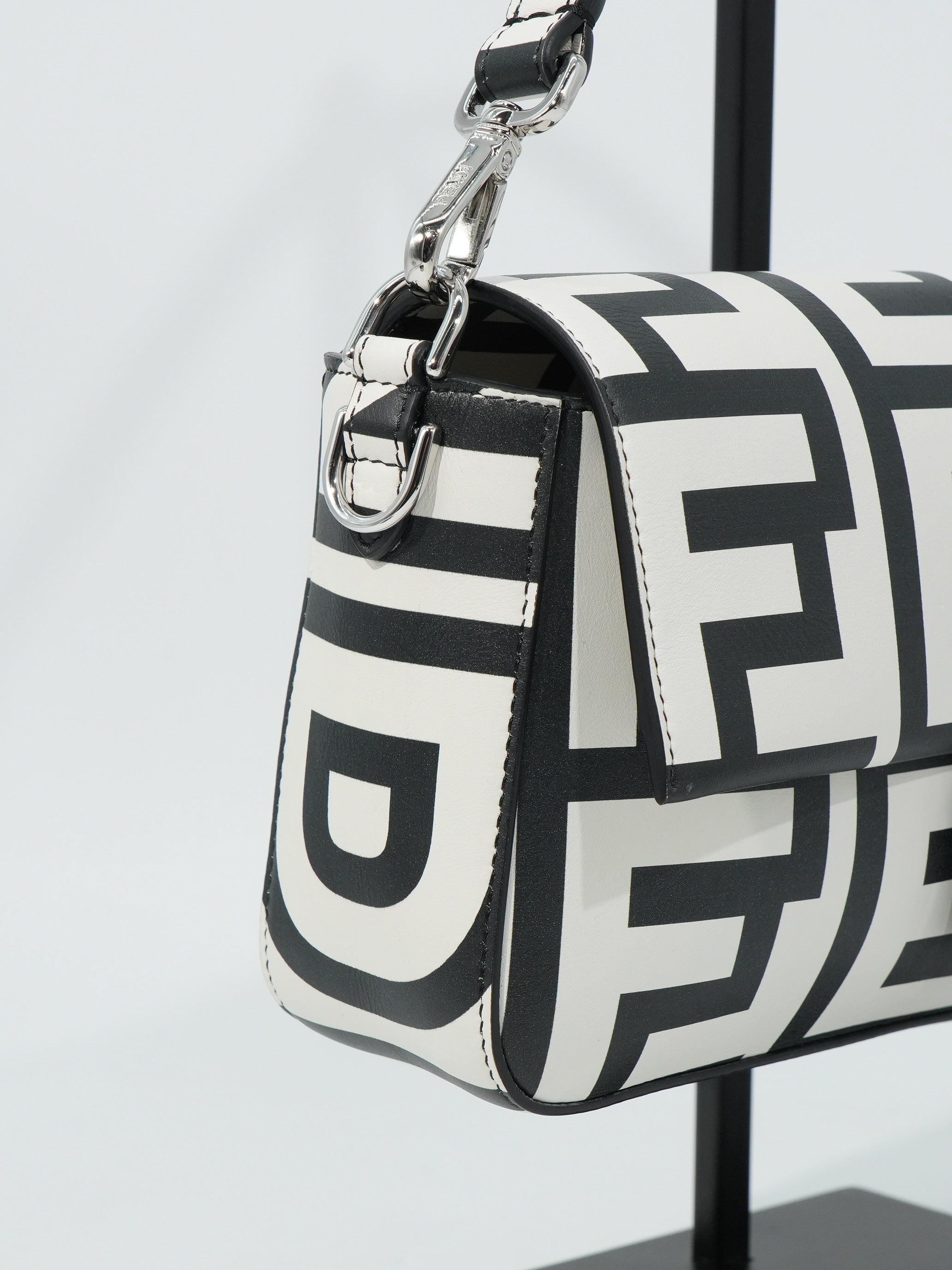 Fendi Baguette Media Marc Jacobs