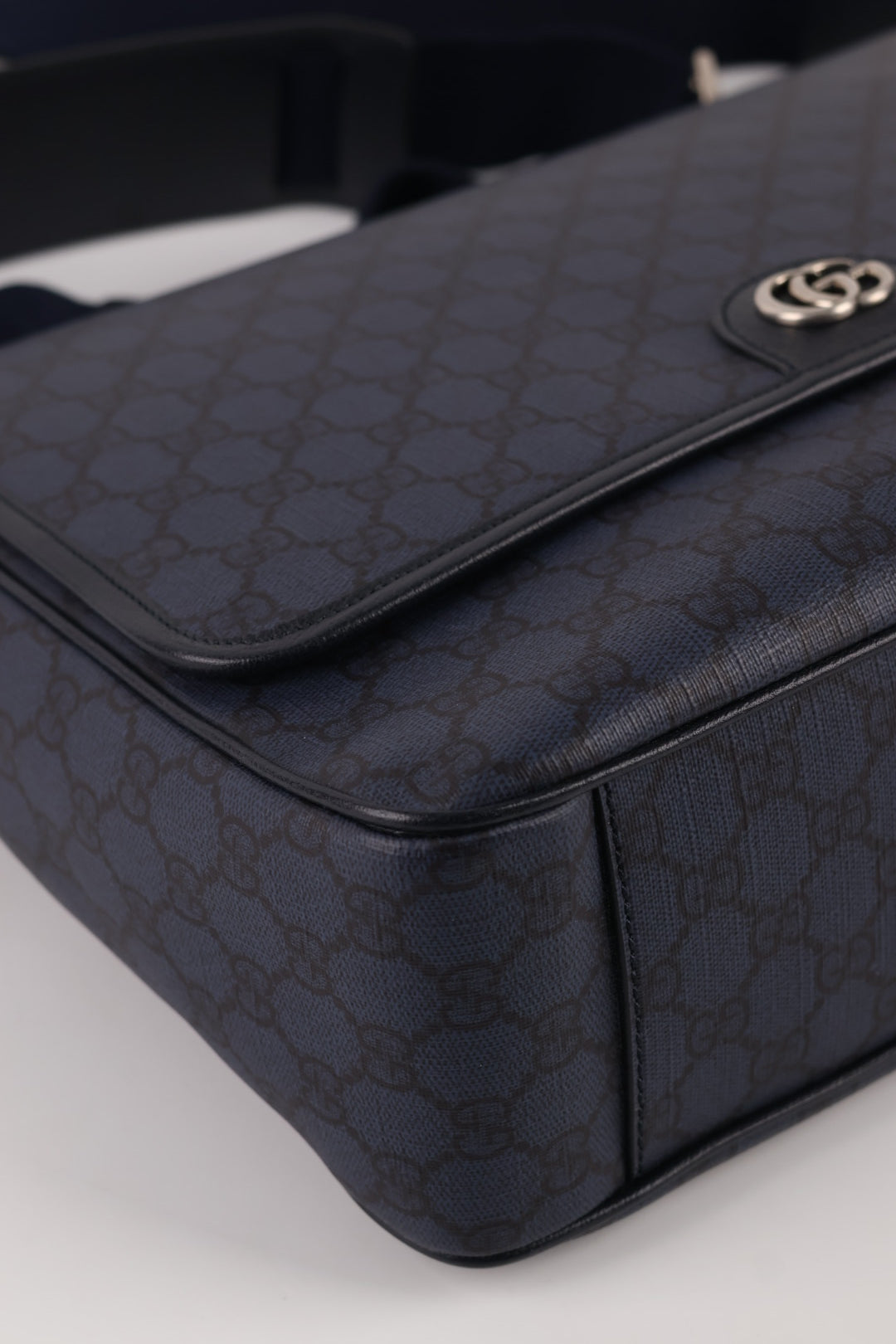 Gucci Messenger Ophidia GG Supreme