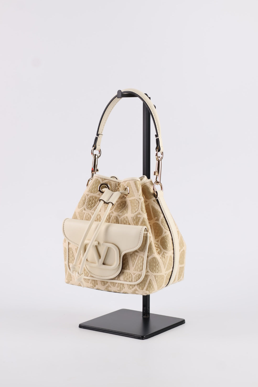 Valentino Bucket Locò Iconographe