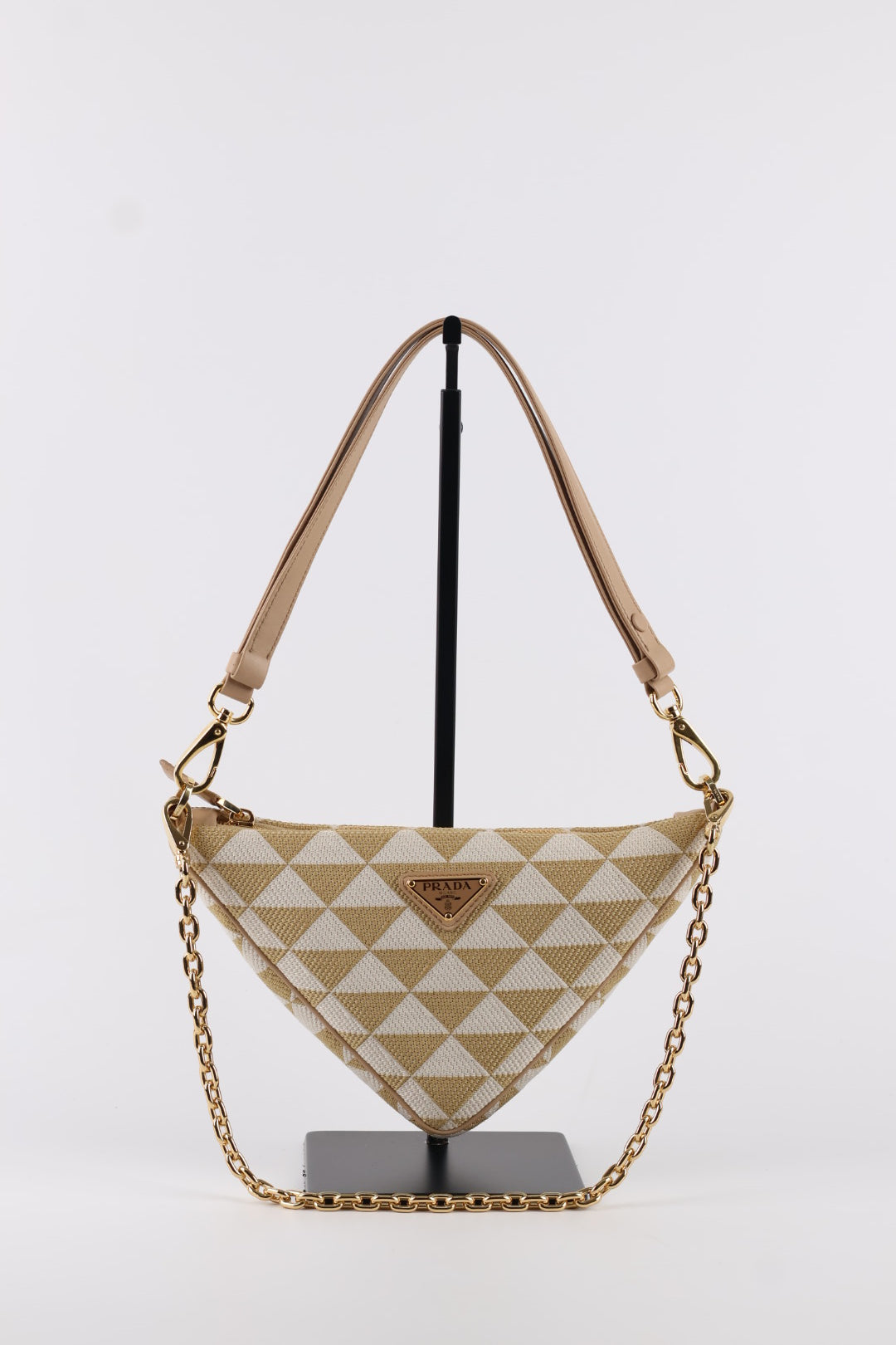 Prada Traingle Symbole