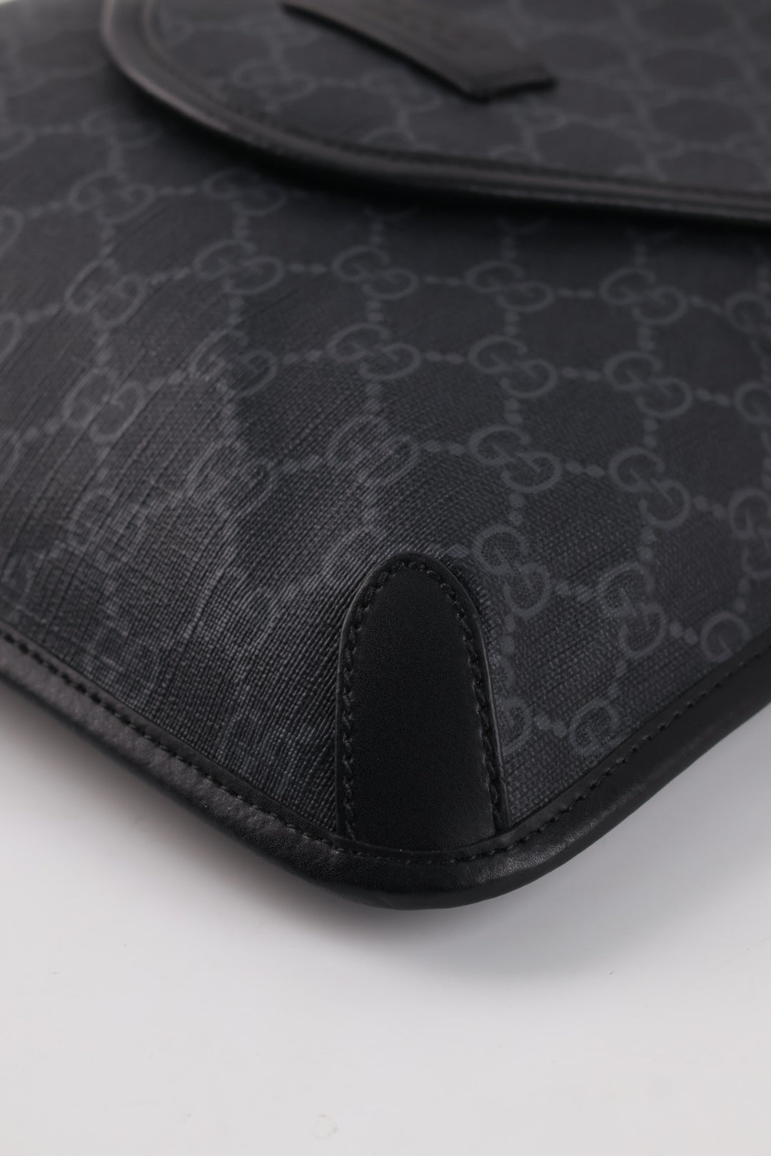Gucci Messenger GG Supreme Small