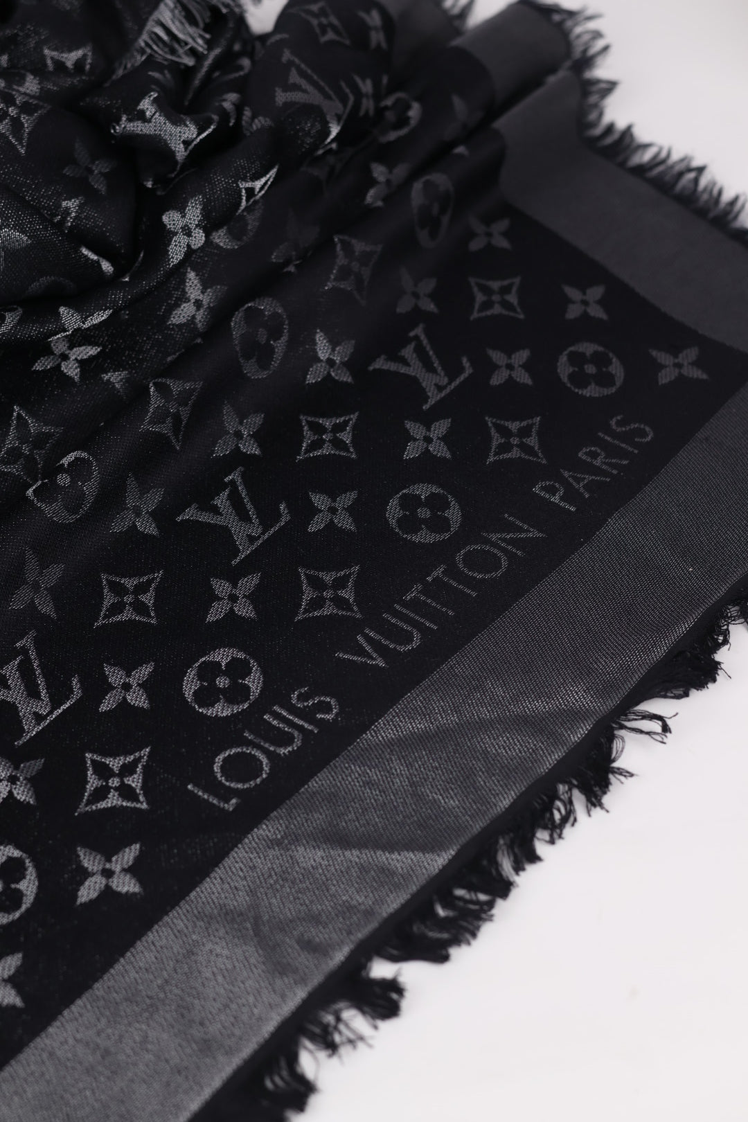 Louis Vuitton Stola Monogram Shine