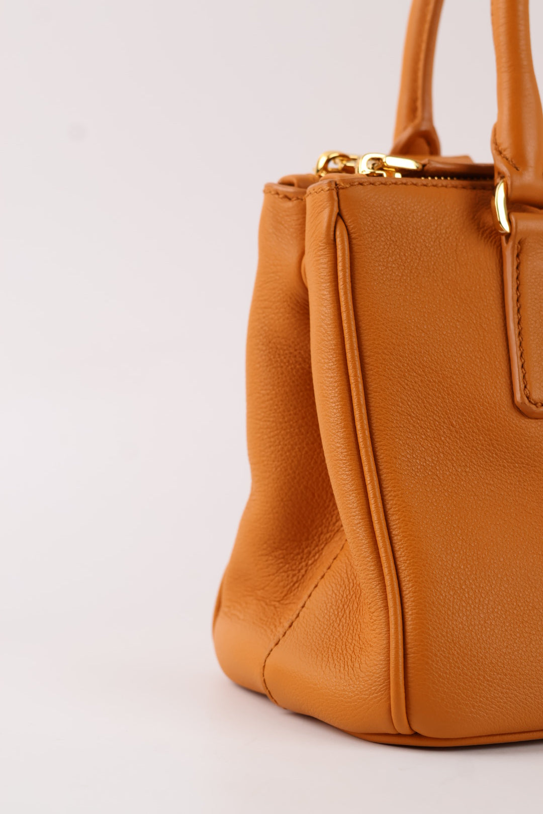 Prada Galleria Small in Pelle