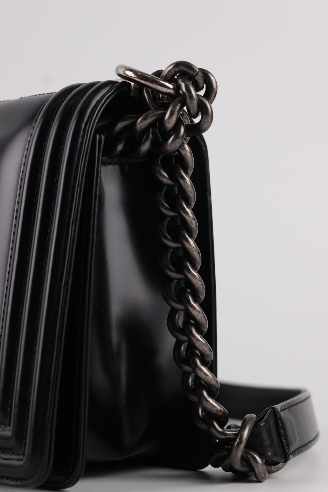 Chanel Boy Media in Pelle