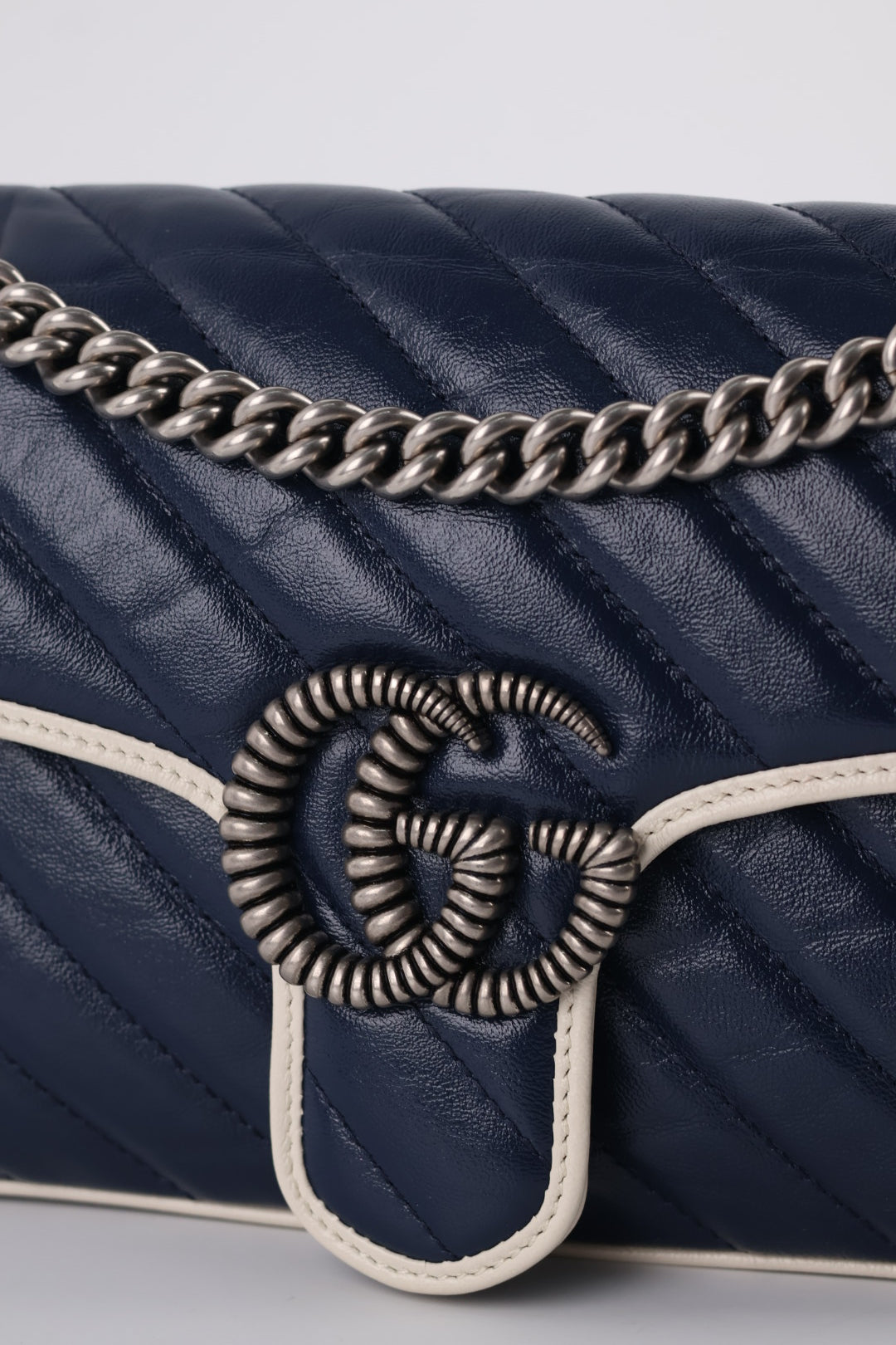 Gucci Marmont Media in Pelle
