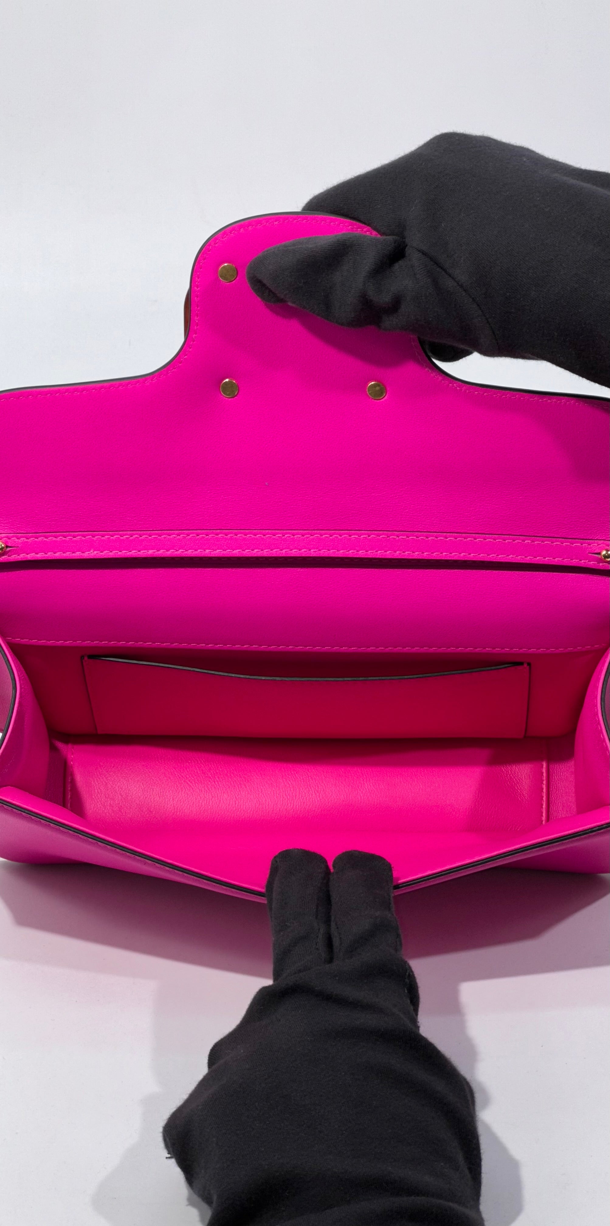 Valentino Locó Media