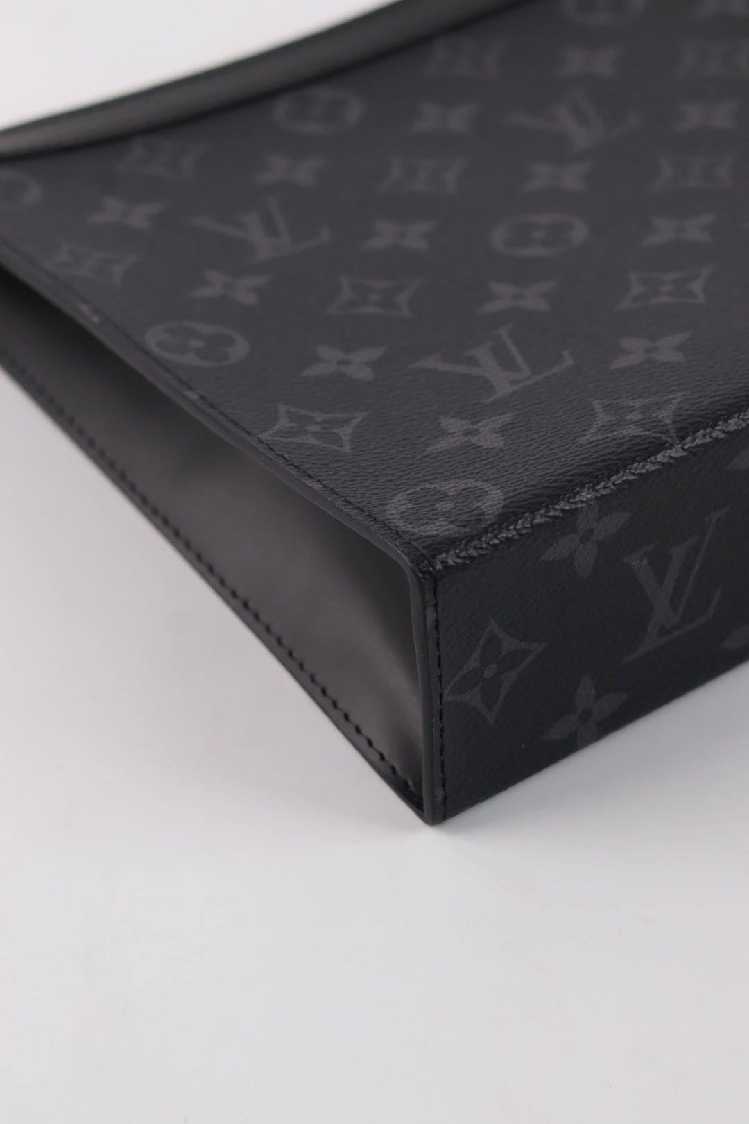 Louis Vuitton Pochette Voyage MM