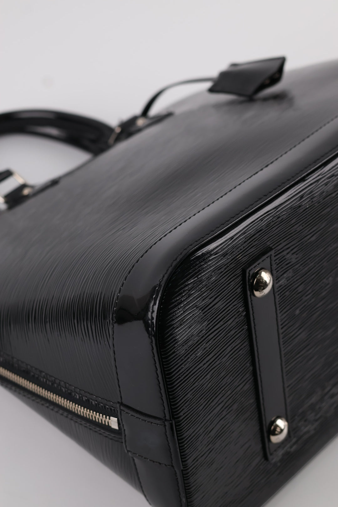 Louis Vuitton Alma MM Epi Vernis