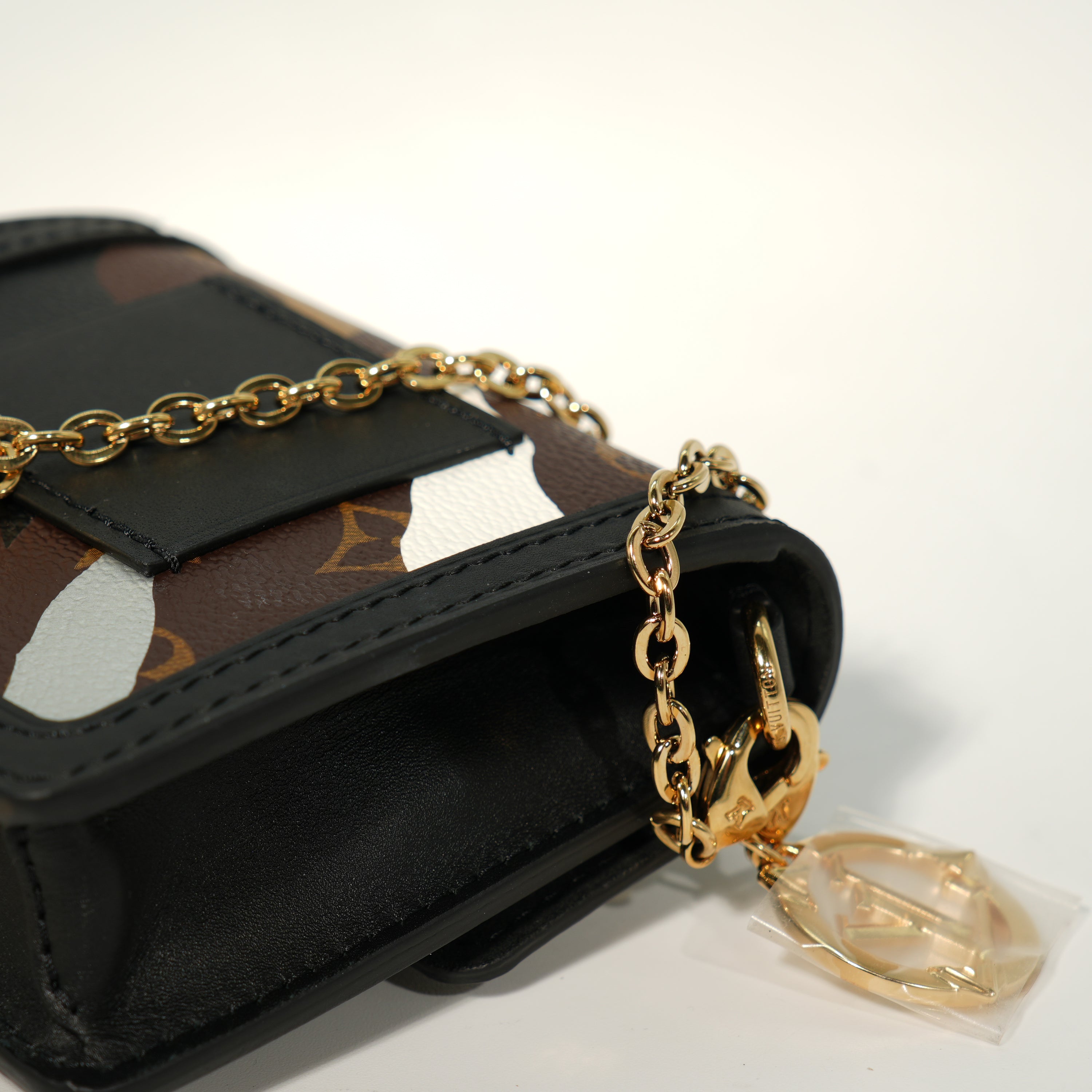 Louis Vuitton Marsupio Dauphine x LOL