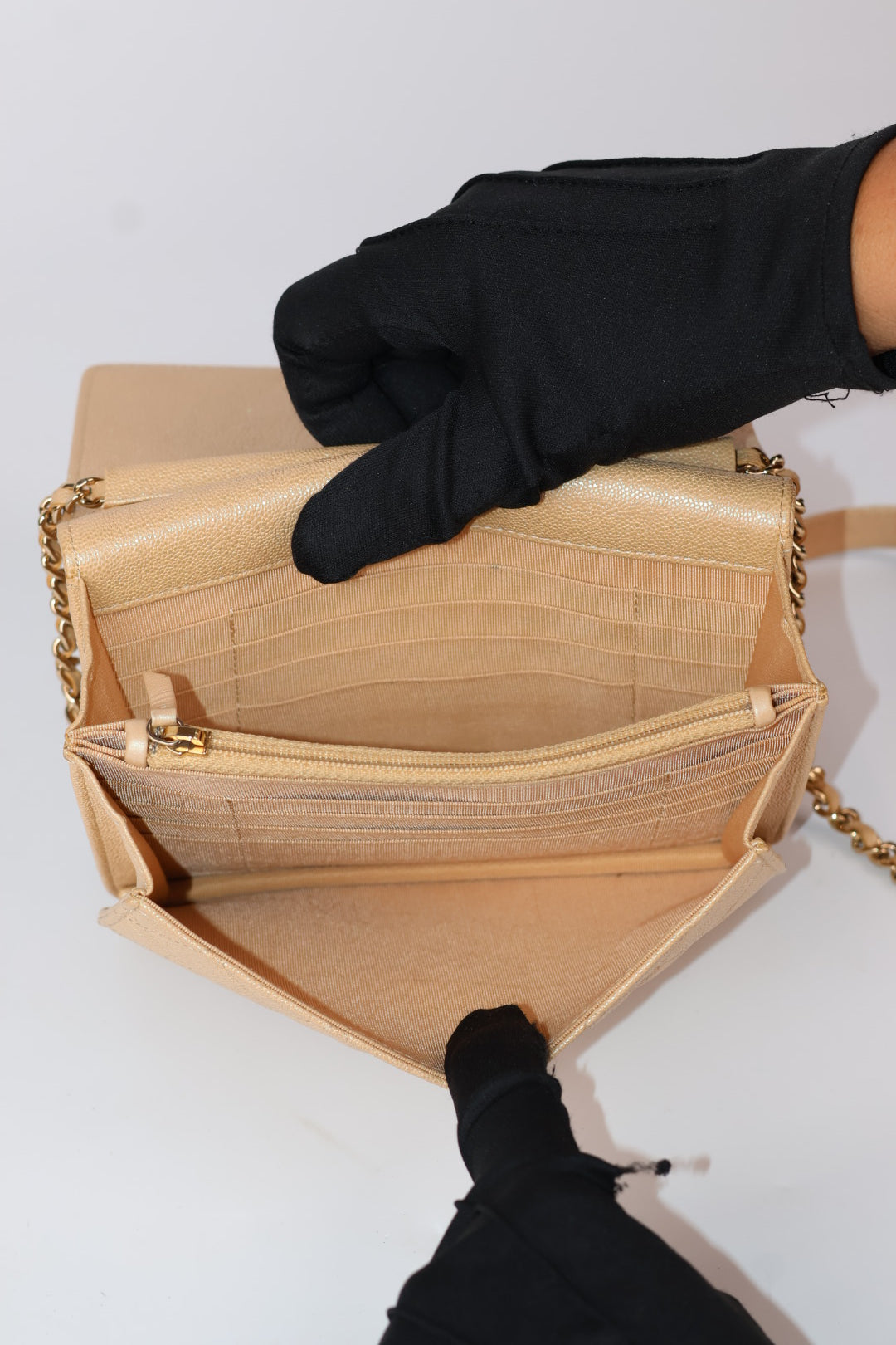 Chanel Pochette con Catena Caviar Perlato