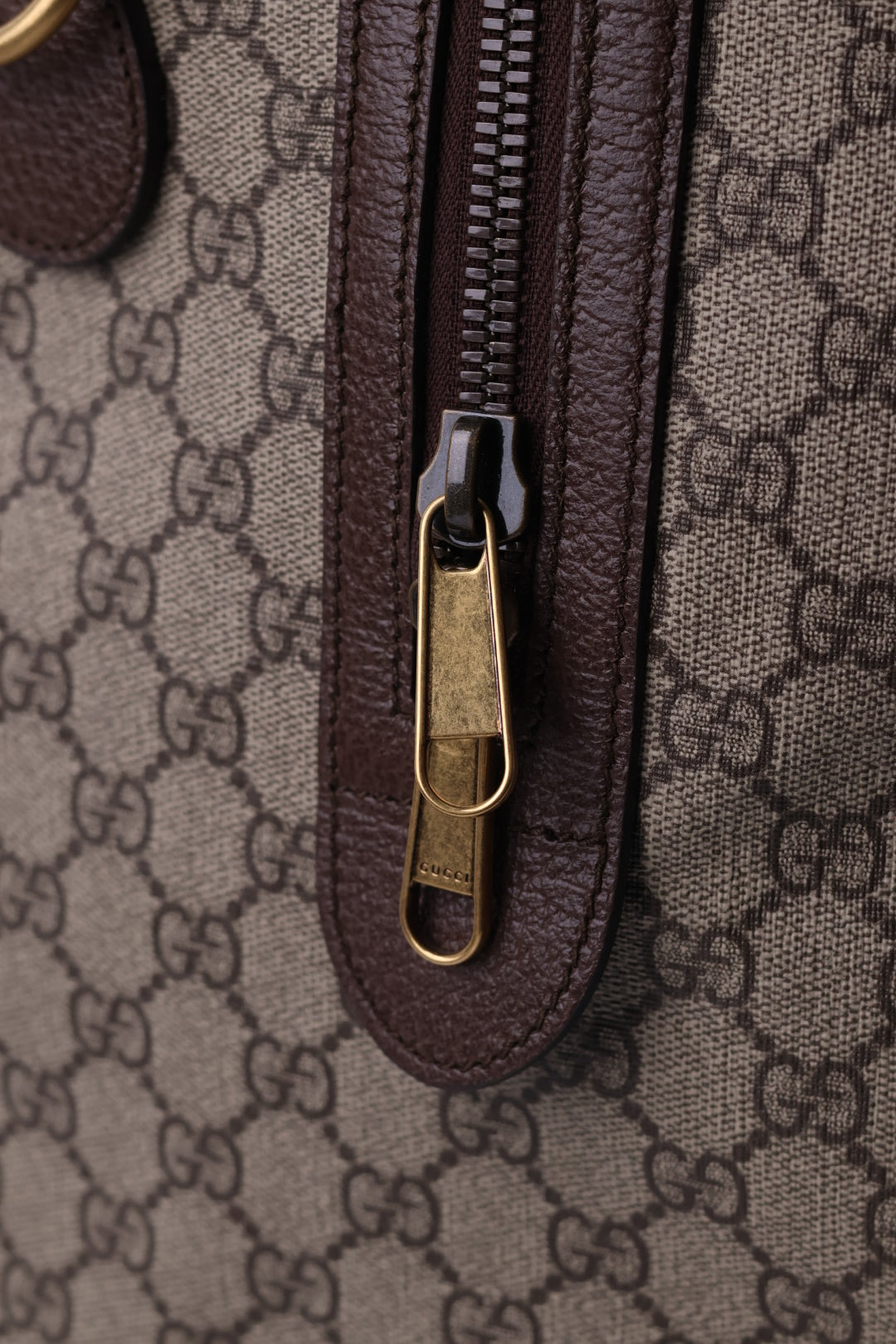 Gucci Borsone Savoy GG Supreme