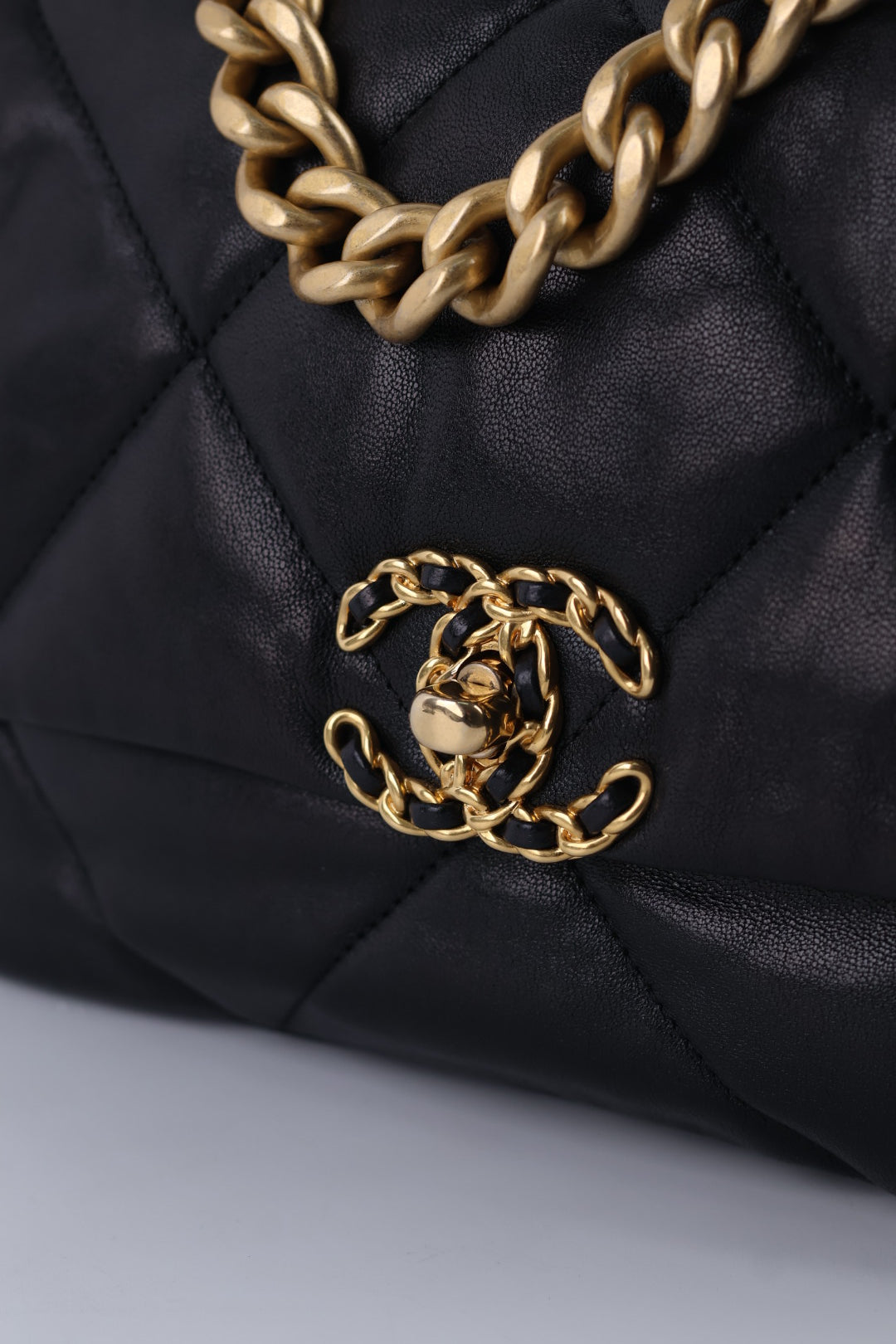 Chanel 19 in Pelle
