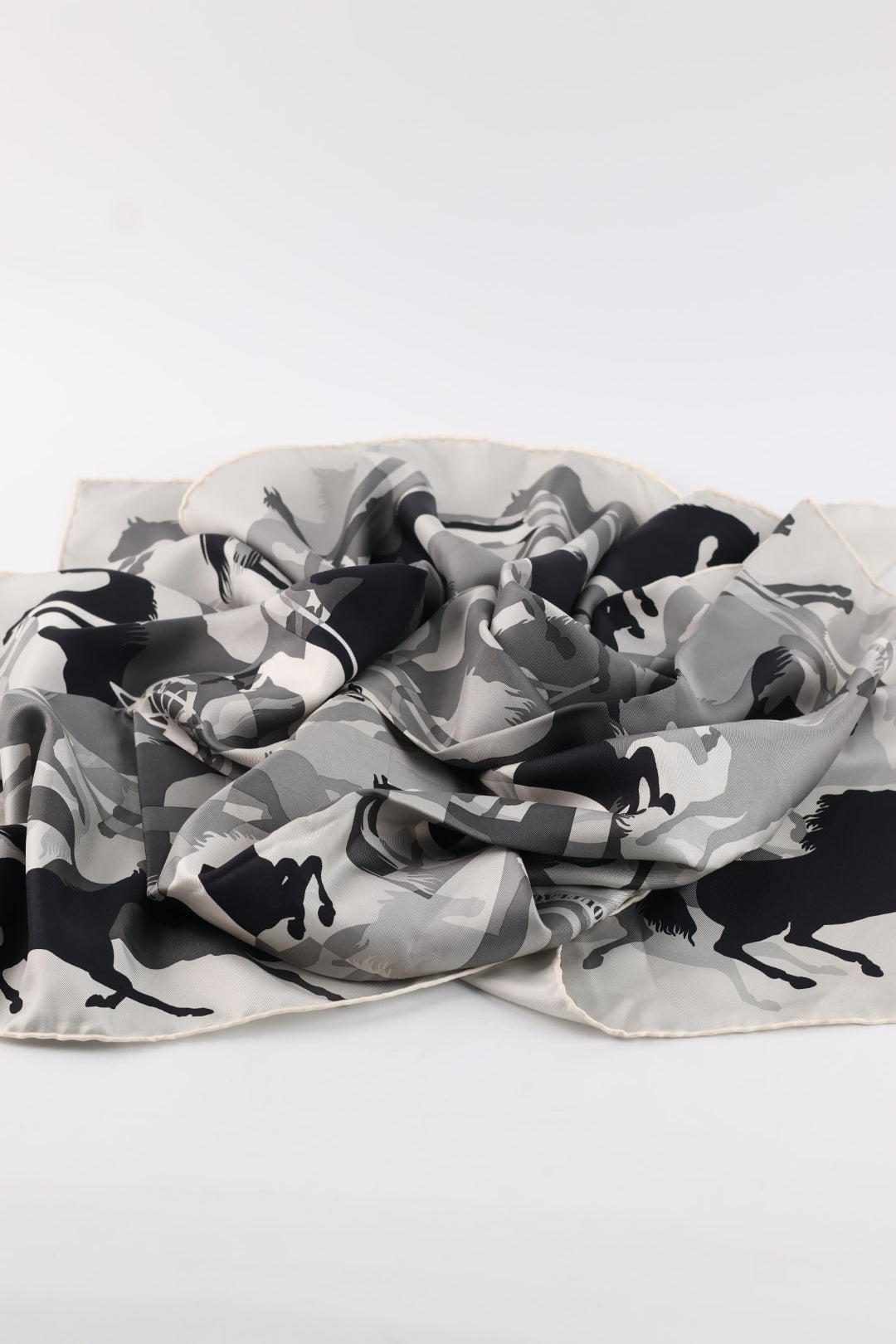 Hermès Carré 90 Ex Libris En Camouflage