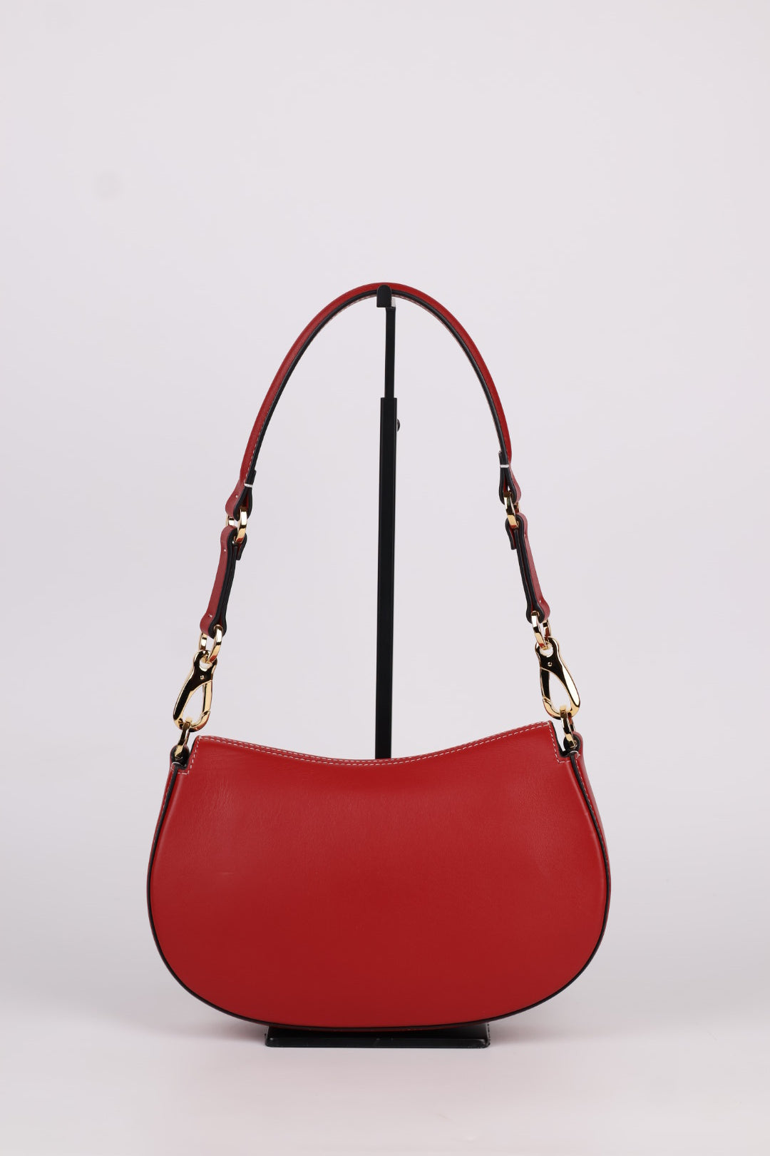 Valentino Ohval in pelle