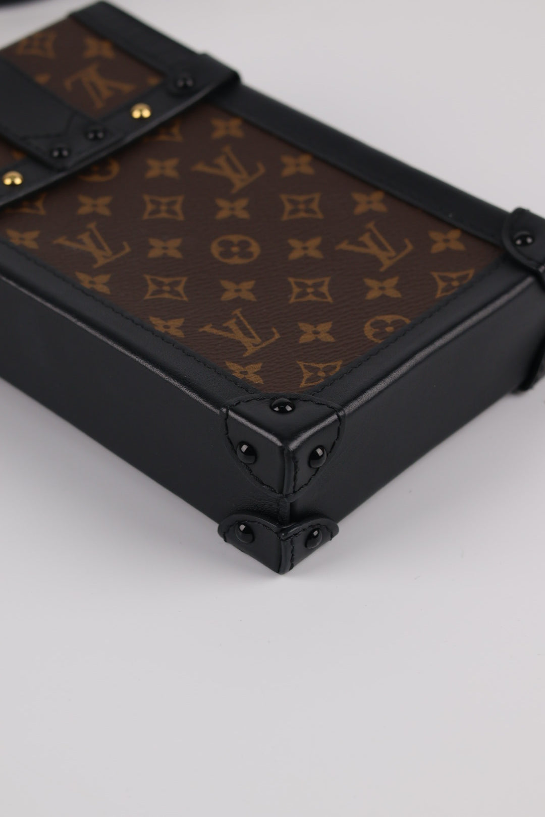 Louis Vuitton Pochette Trunk Verticale Monogram